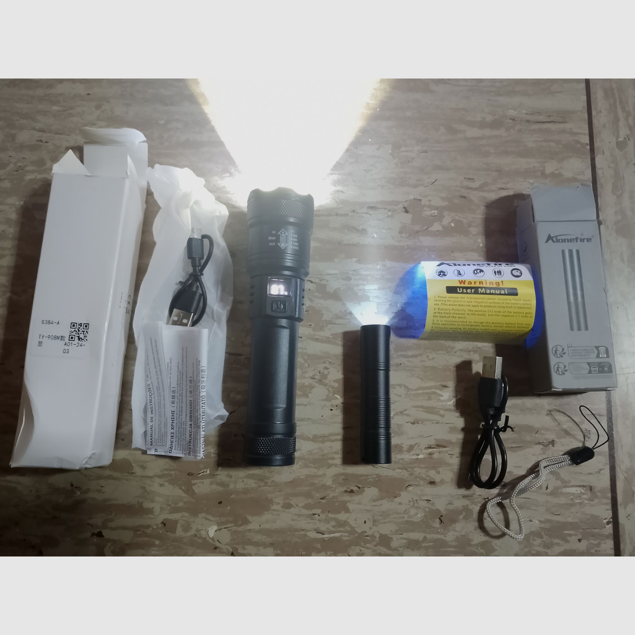 2 Taschenlampe wiederaufladbar USB 1x  UV Schwarzlicht Lampe klein 1 x LED groß mit Zoom Strobo funktion  