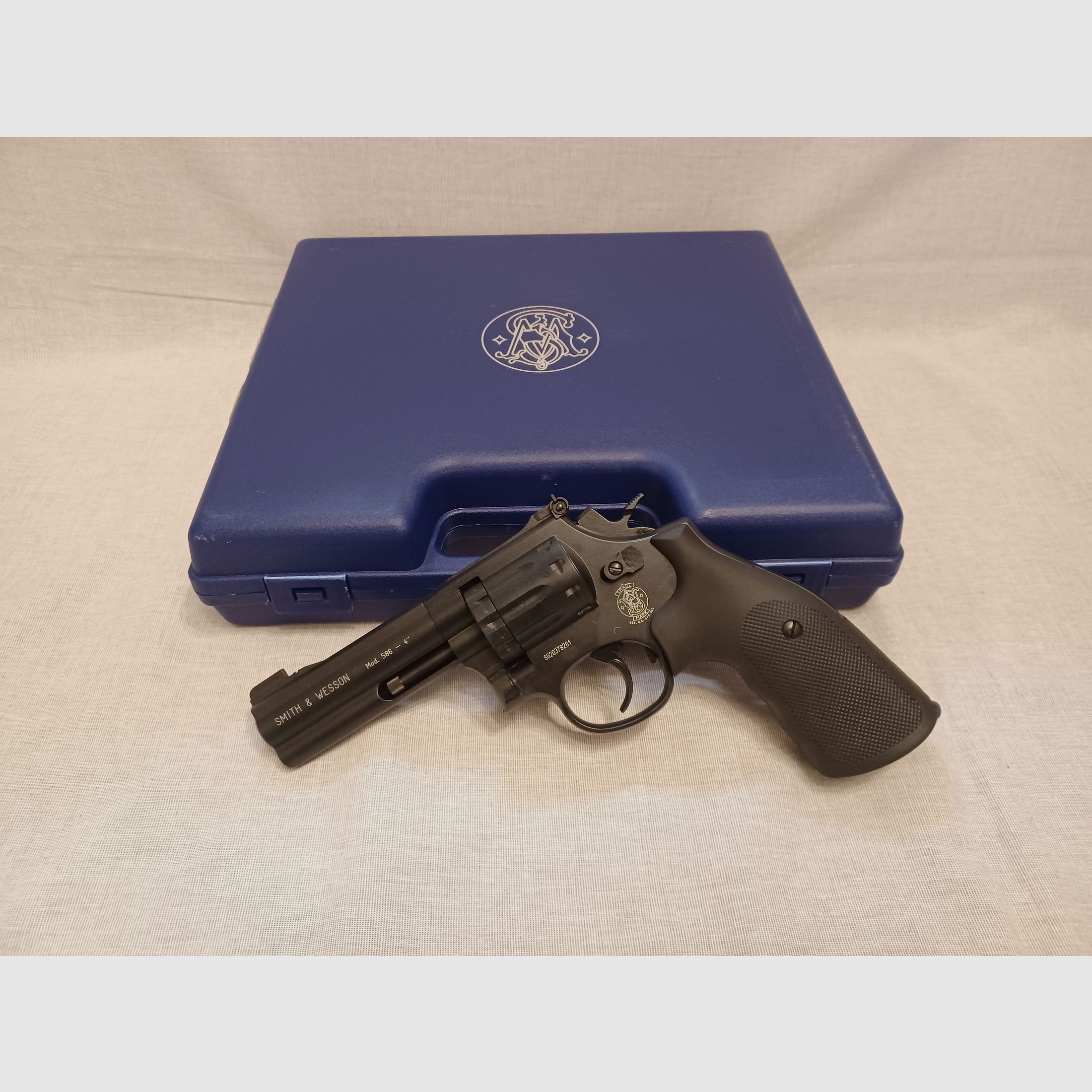 Smith & Wesson 586 - 4" / black / 4,5 mm Diabolo / CO2 / Revolver / OVP (102)