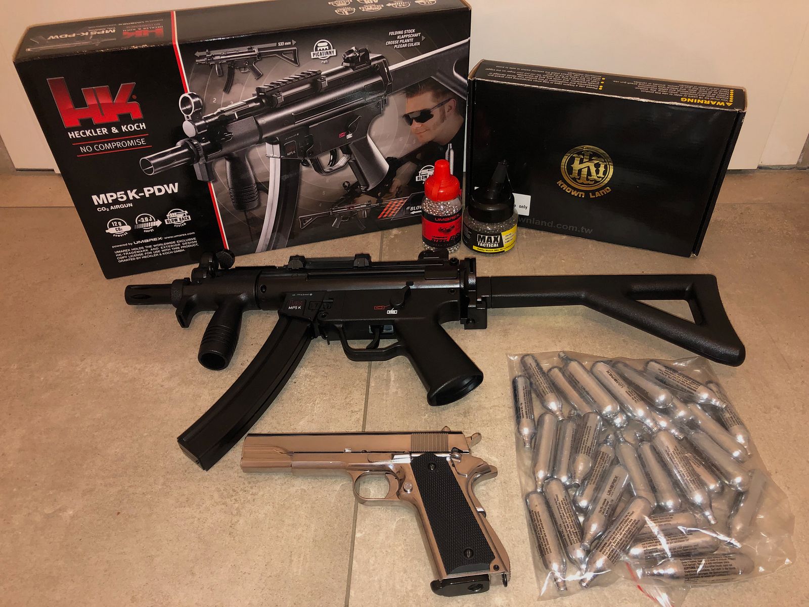 Umarex MP5 4,5mm CO2 + KLI M1911 4,5mm CO2 inklusive 30x CO2 Kapseln & 2.500 4,5mm Stahl BBs