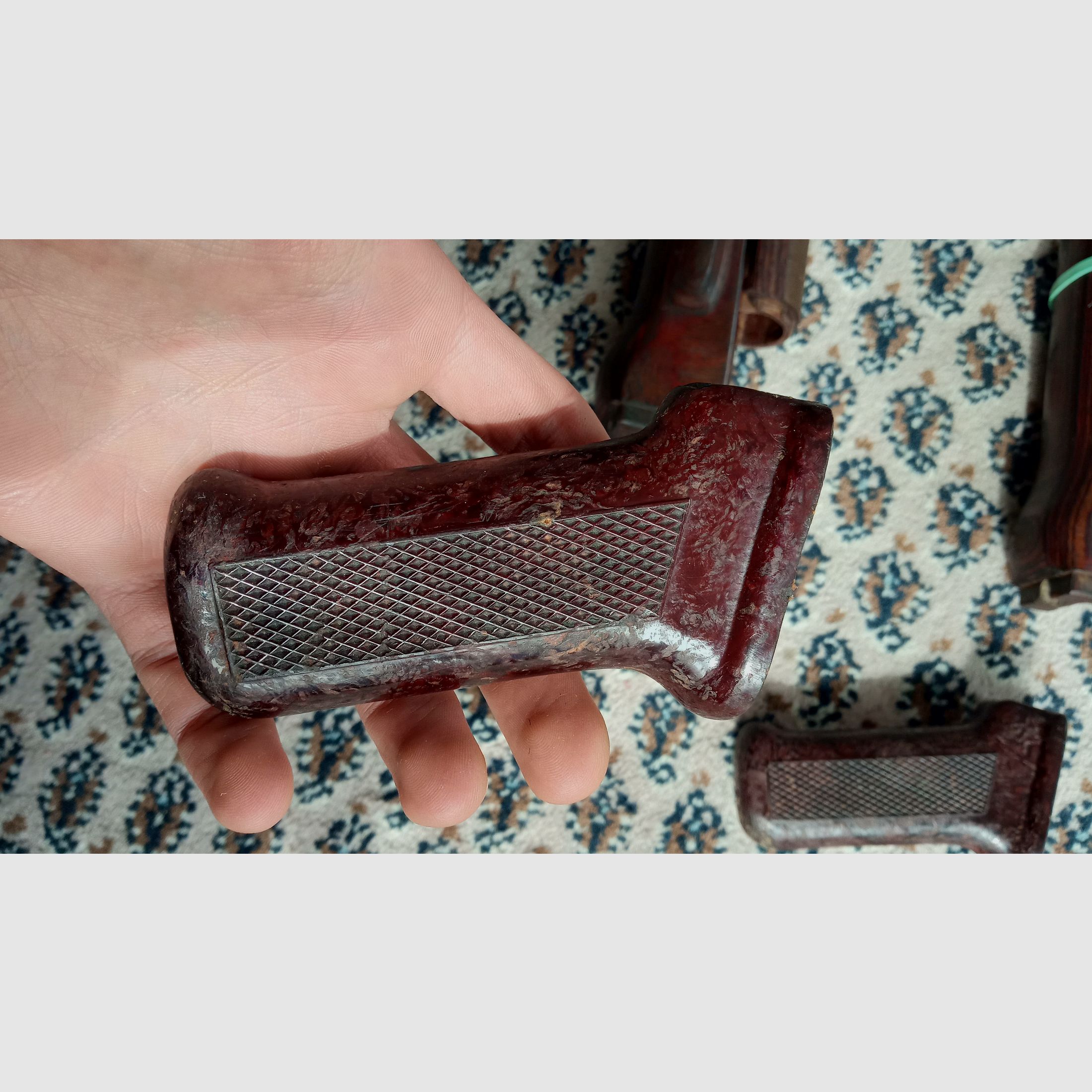 2 Sets Original Anbauteile inkl. Holz Laminat Handschutz und Bakelit Griff / AKM und AK74 