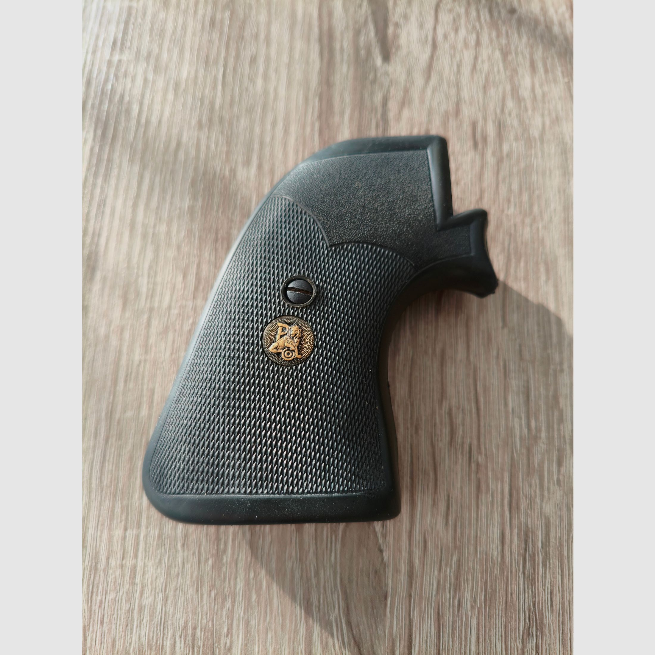 Freedom Arms FA83 Pachmayr Grip
