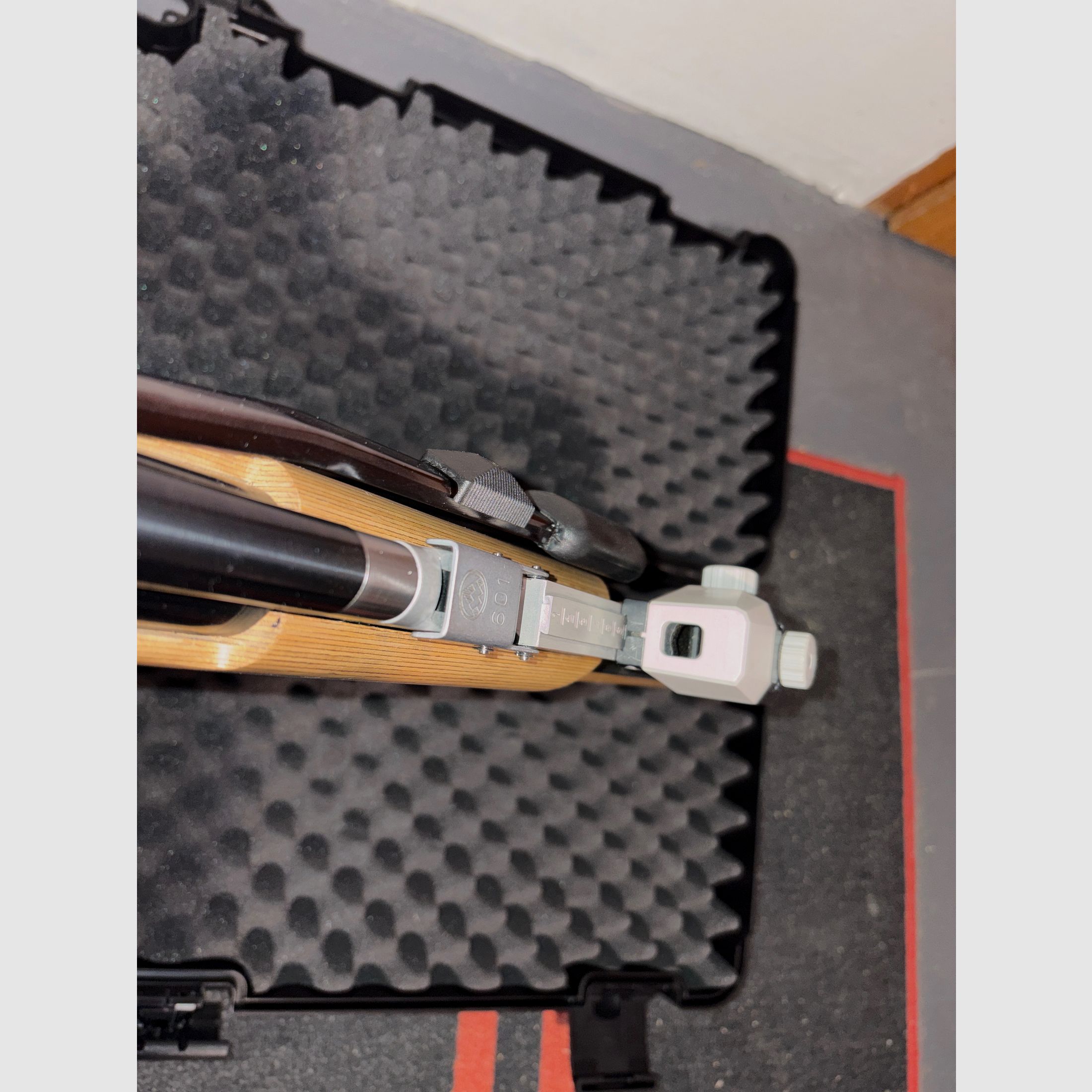 Feinwerkbau 601 Match-Luftgewehr + Gegenlichtblende, Dichtungen erneuert, abschließbarer Koffer