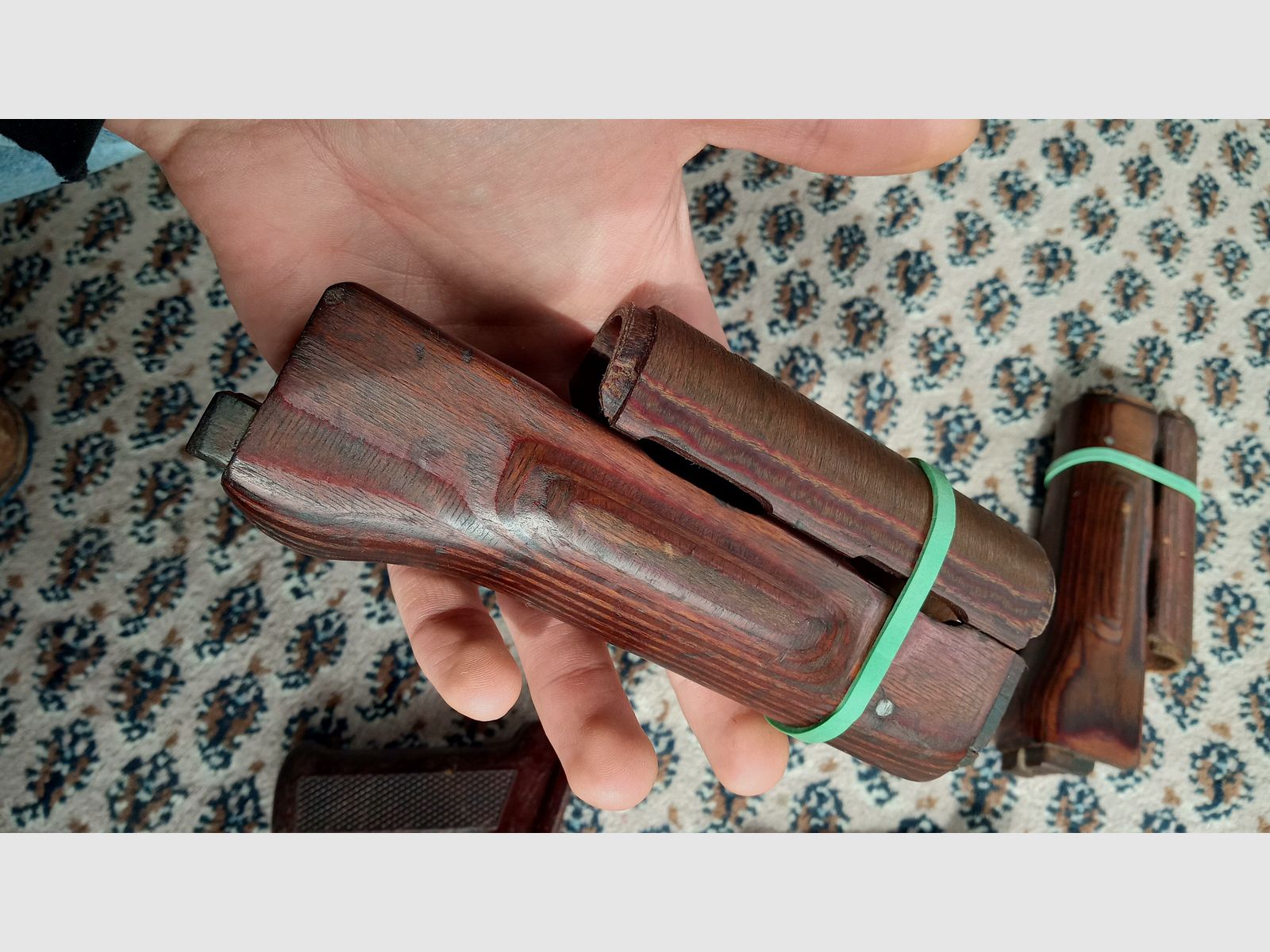 2 Sets Original Anbauteile inkl. Holz Laminat Handschutz und Bakelit Griff / AKM und AK74 