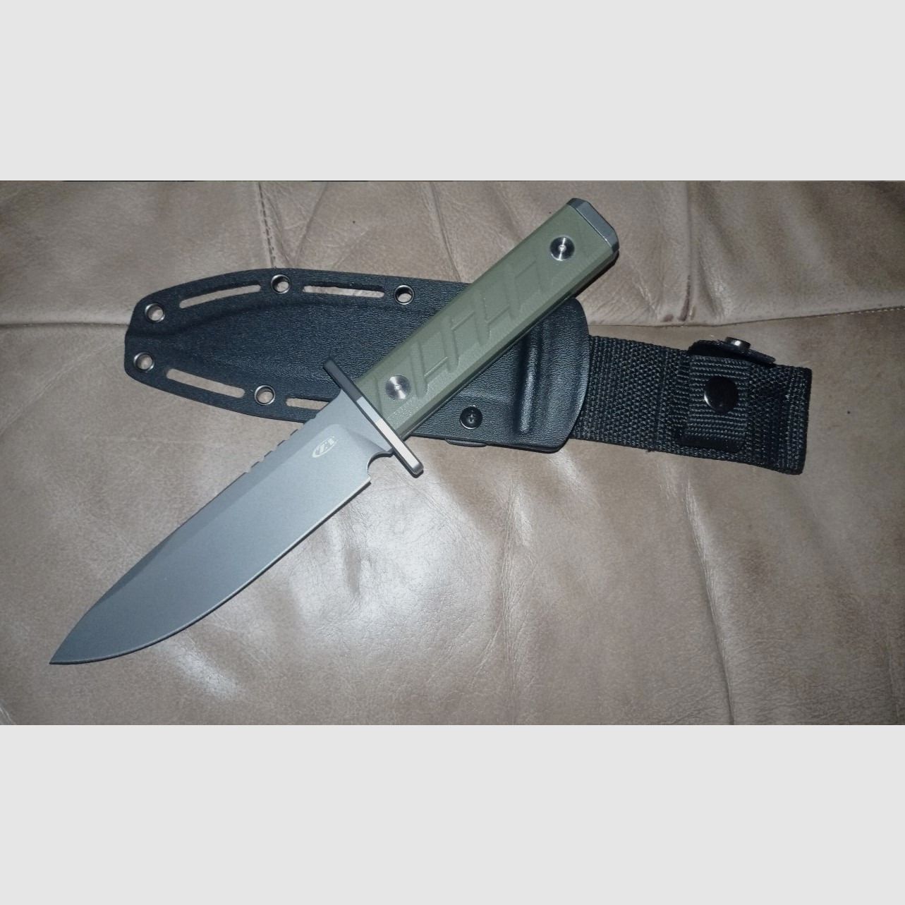 ZERO TOLERANTIE   ,, USA Jachtmes - Overleven