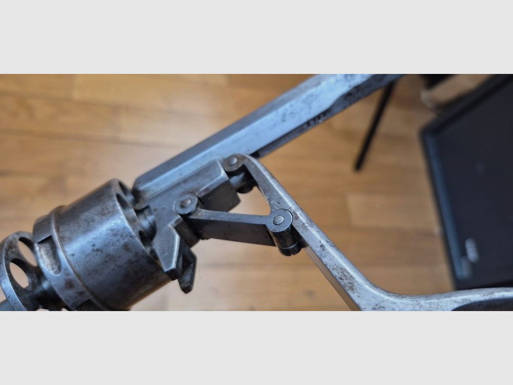 Seltener Revolver mit Galand-System – Kal. 12 mm – 6 Schuss – Quasi-regulär aus dem Konflikt von 1870/1871 – Geniales System zur kollektiven Hülsenextraktion – Stempel „CFG“ – Sehr schönes Stück zum Reinigen, das einer Sammlung Ehre machen wird – BE+ / TBE, Bild 26 von 29