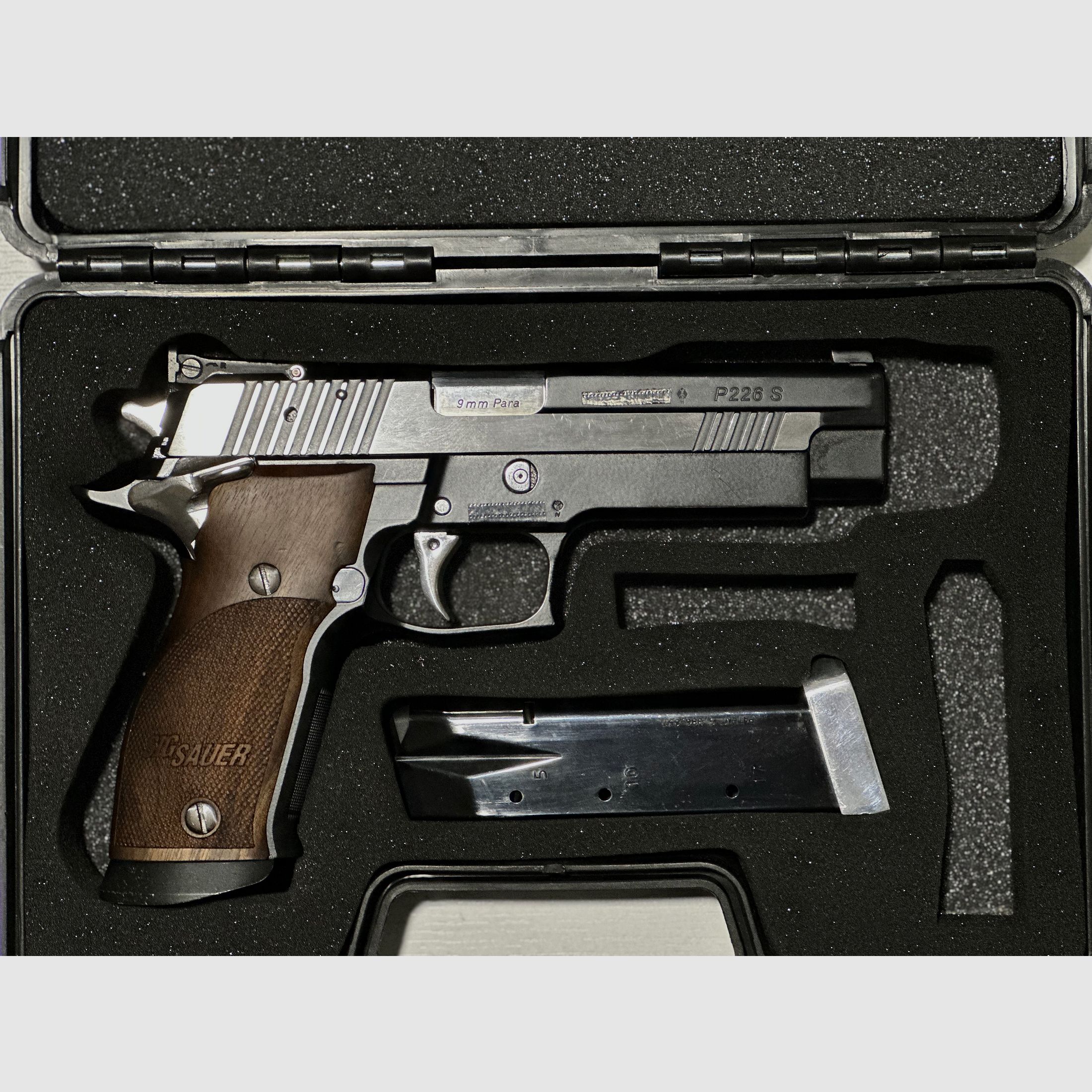 SIG SAUER P226 X-Five Black & White 9mm MADE IN GERMANY