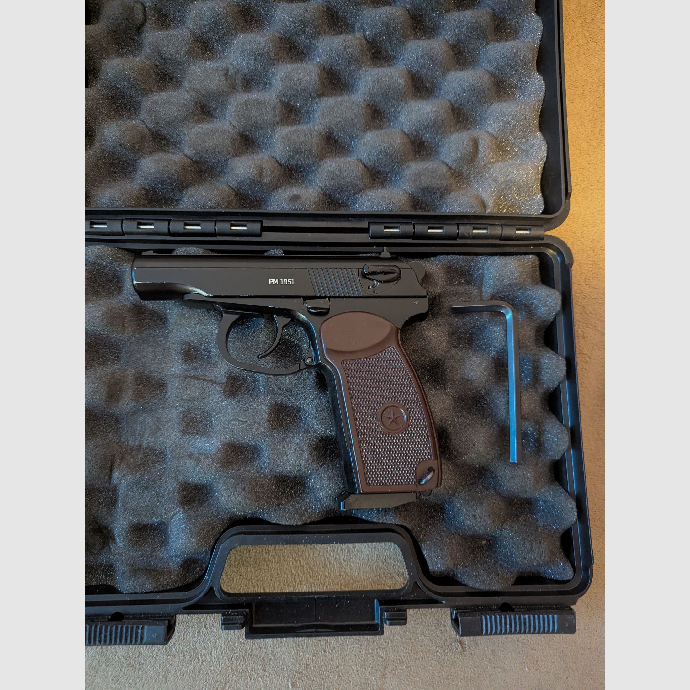 CO2 pistol Makarov with plowback