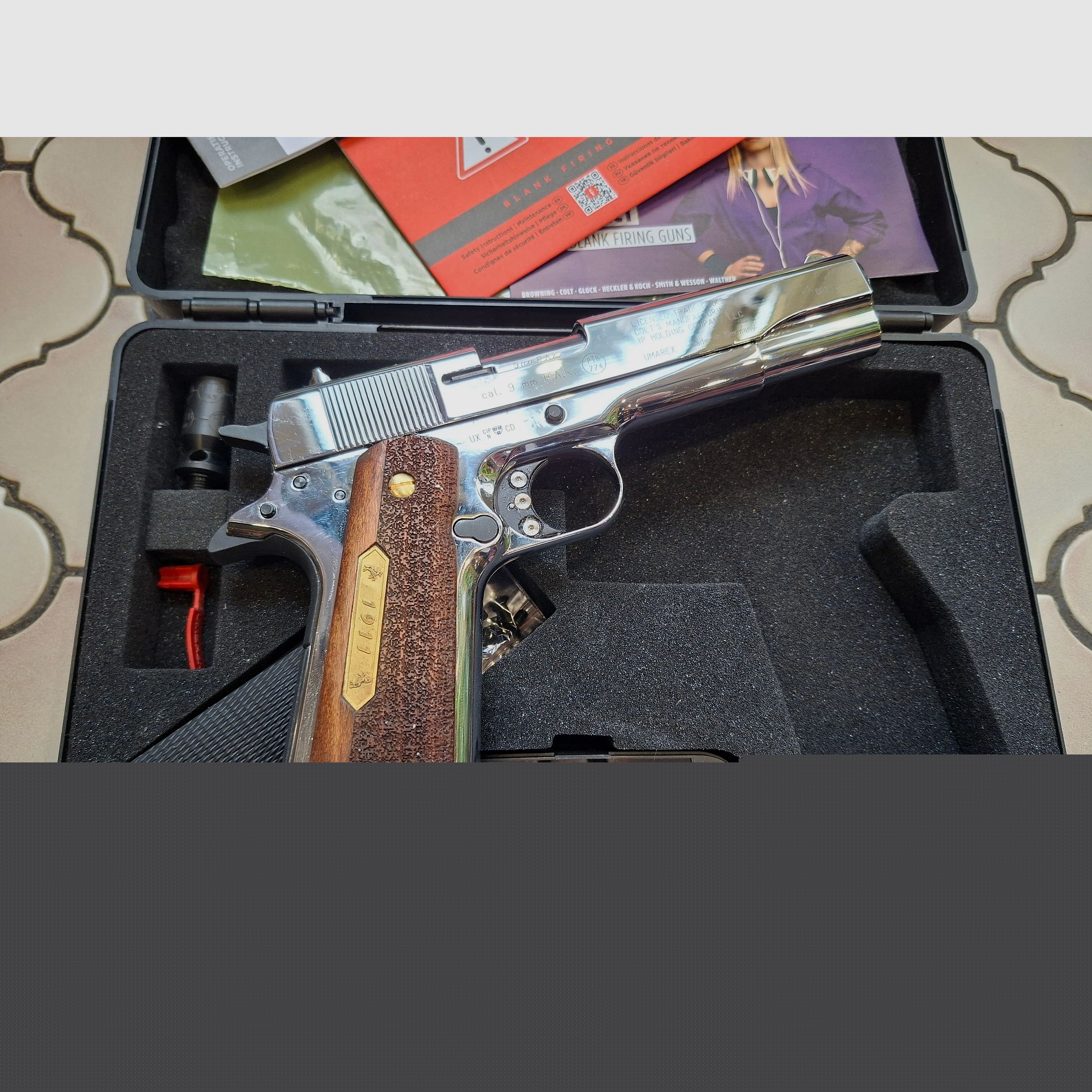 Colt 1911 Chrom, wie neu, unbeschossen, lange Federführung, Vitrinenstück.