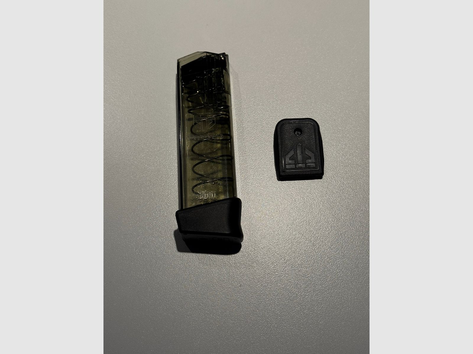 Glock 19 Magazine ETS Carbon Smoke Transparent 15+2 rounds