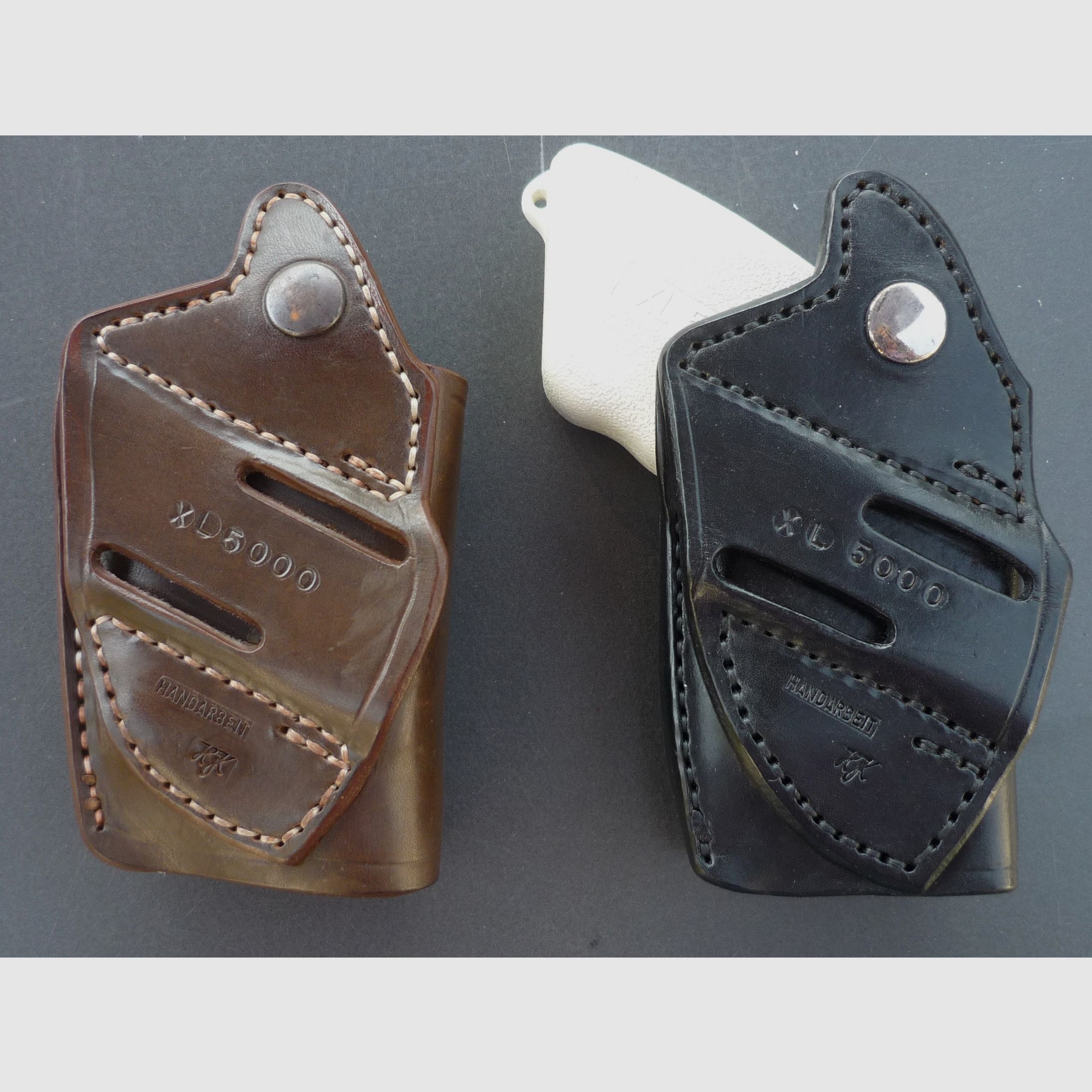 HKDesign Holster  Art. Nr.  002 : Einfachholster mit Snapverschluß  -  für Elektroschocker XL500   - beide für Linkshänder