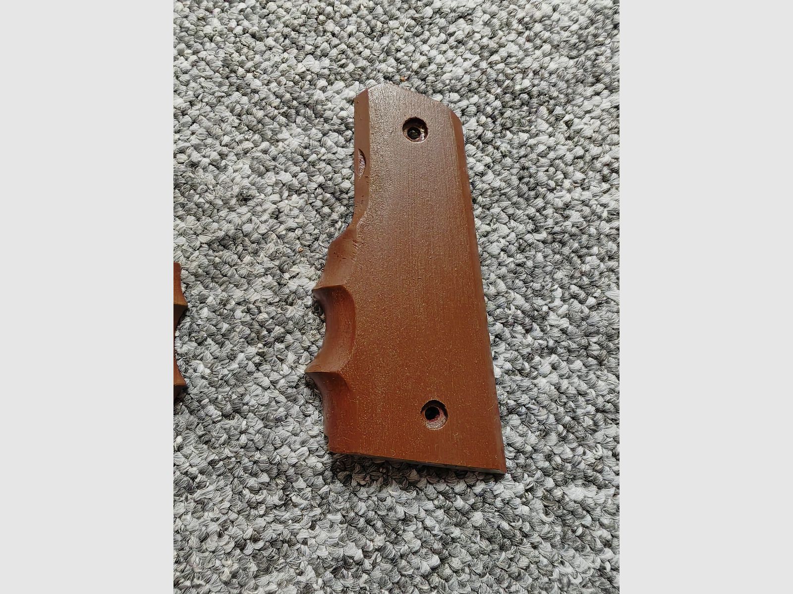Combat Griffschale aus Holz für Colt 1911 (mit ein wenig Bearbeitung auch für Umarex 1911 oder andere Schreckschuss-Derivate geeignet)