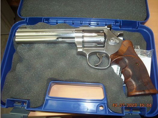 Smith & Wesson 686 Target Champion DeLuxe