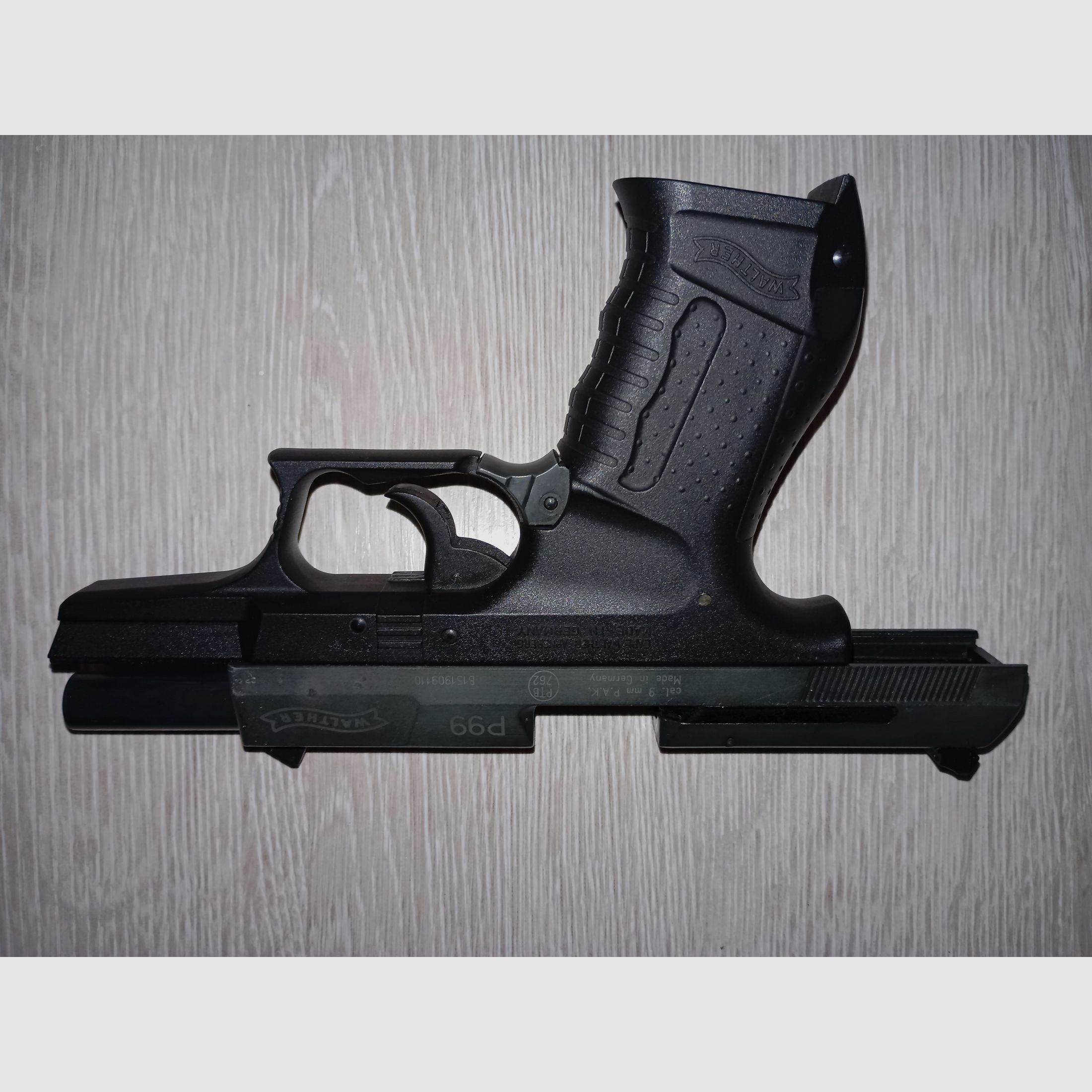 Walther P99 Schreckschusspistole inklusive Holster 