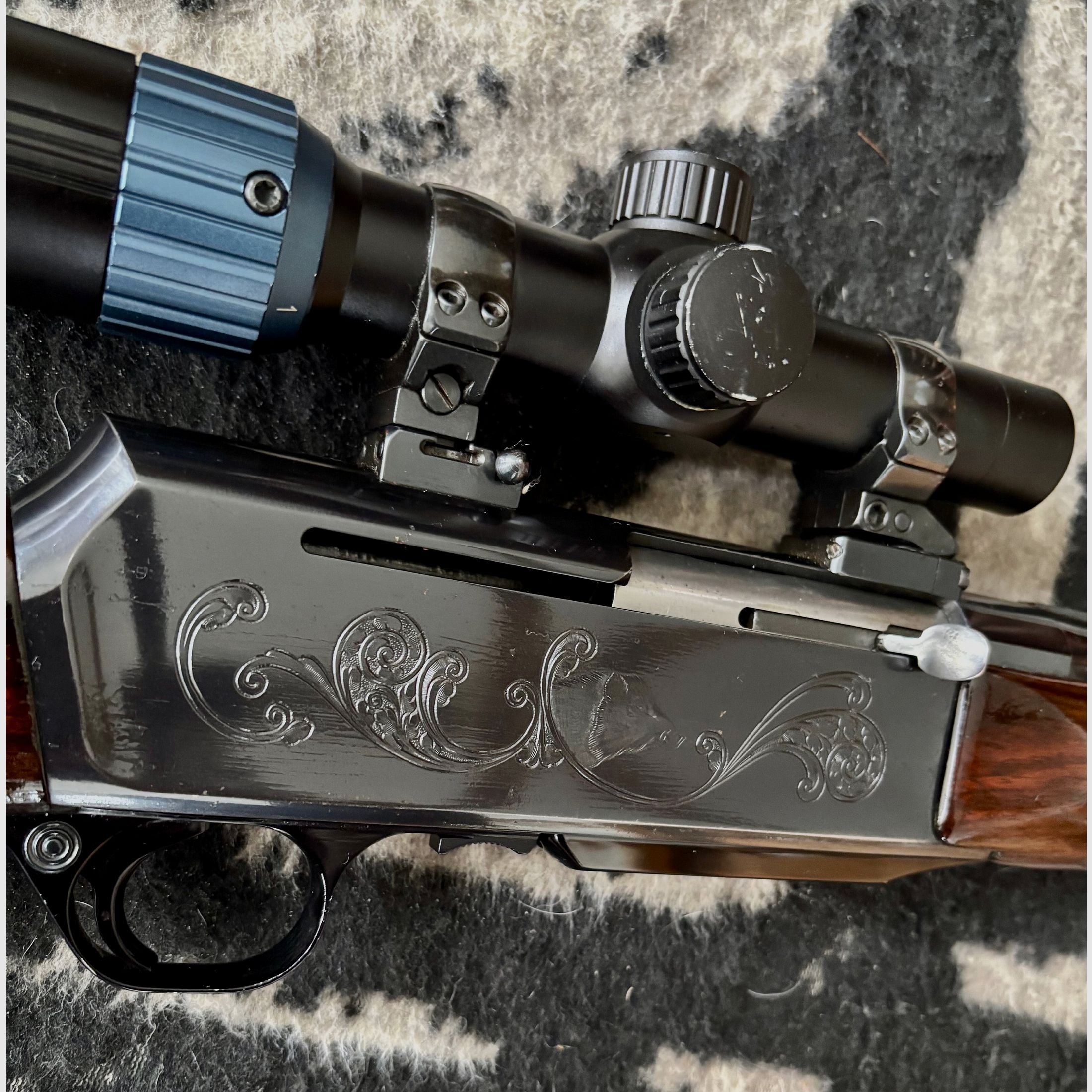 FN Browning BAR Cal. .30-06 modèle spécial avec crosse en bois magnifique, cuir de poisson fin et gravure