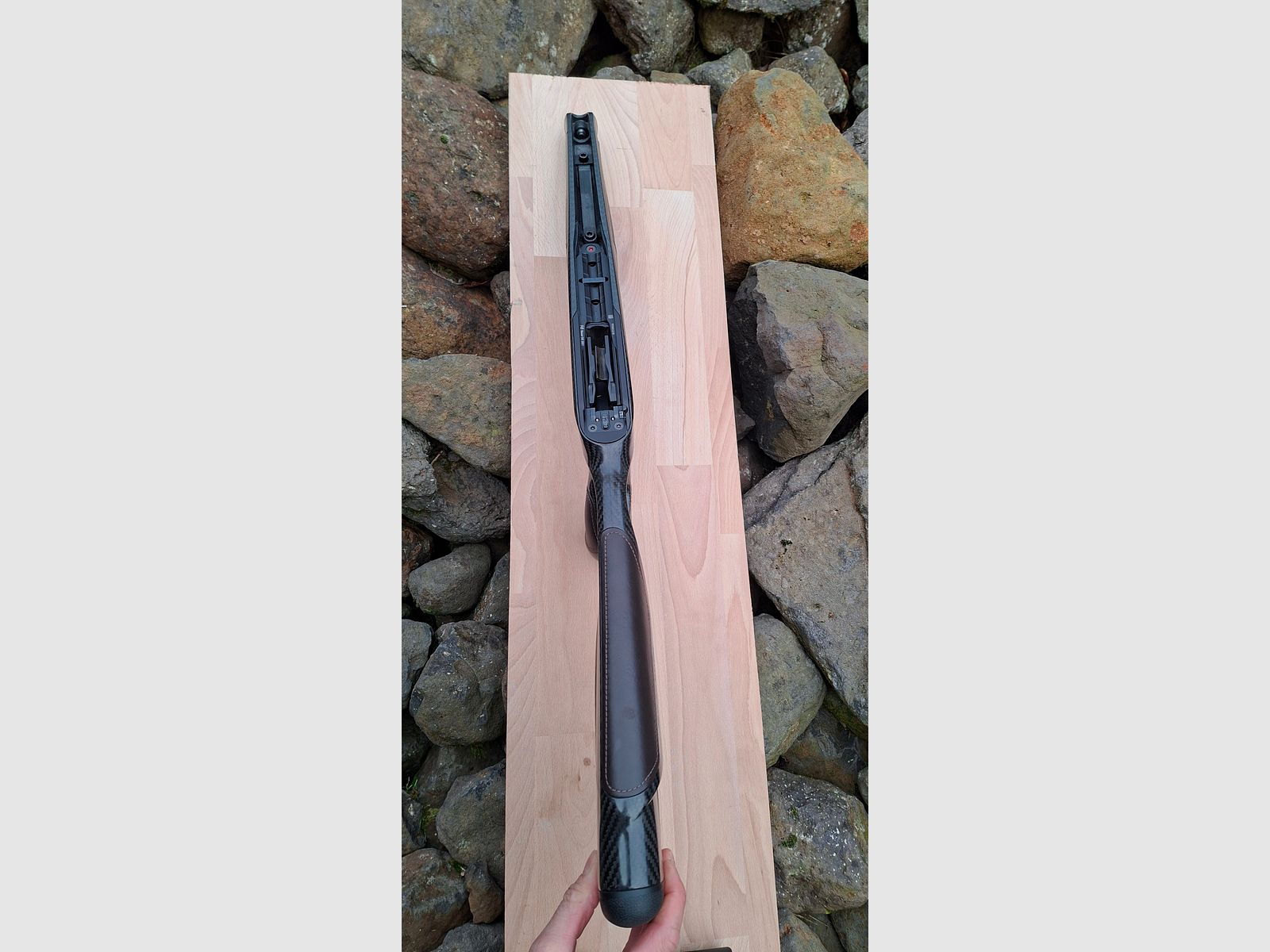 Blaser R8 Carbon Schaft (links) original mit Leder-Einlagen
