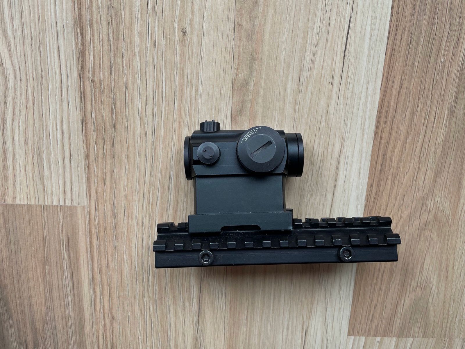 Airsoft G&G SMC9 with sight and a total of 6 magazines.
