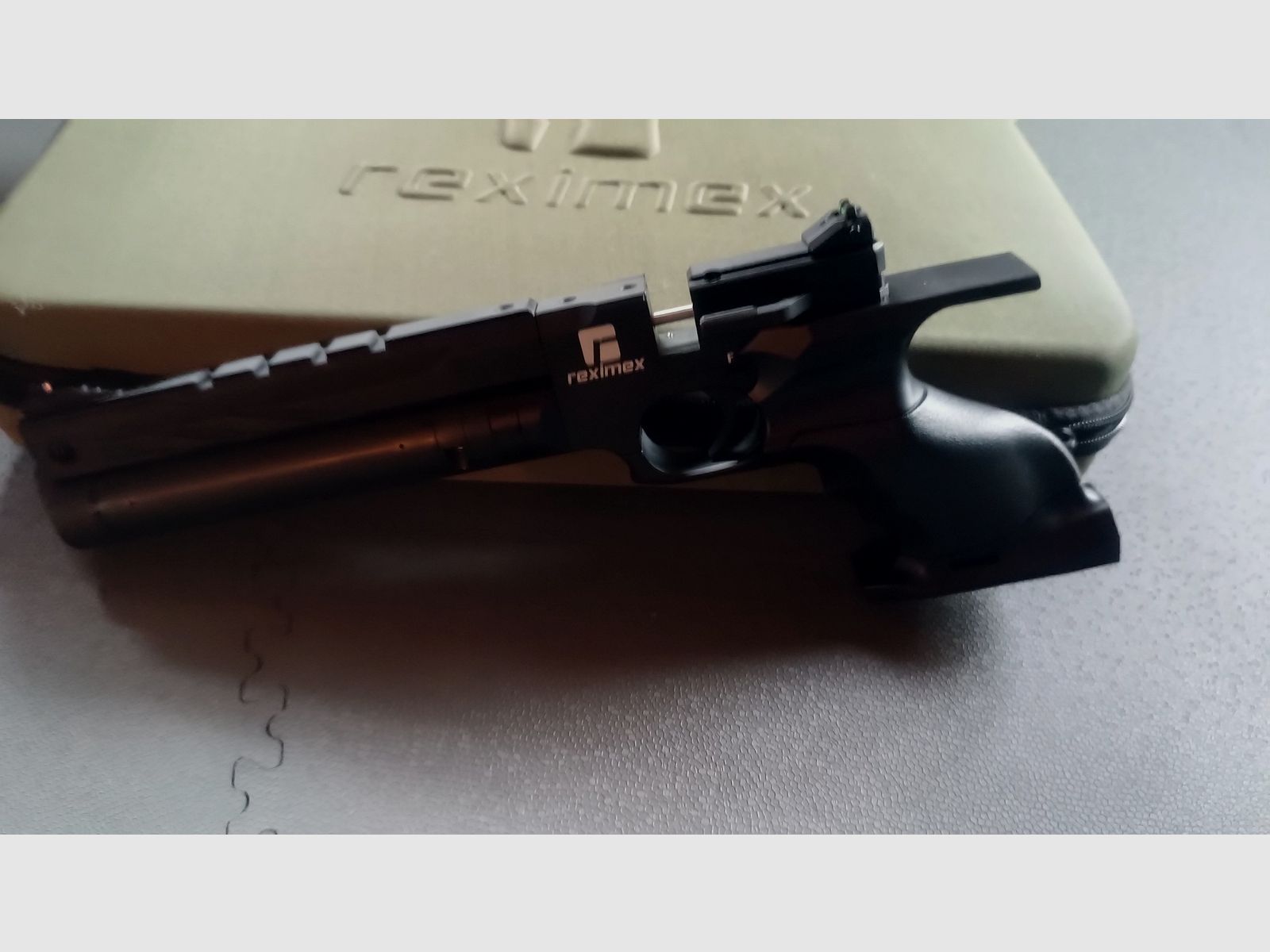 Reximex RP luchtpistool perslucht 4,5mm diabolo zwart aanlagkolf