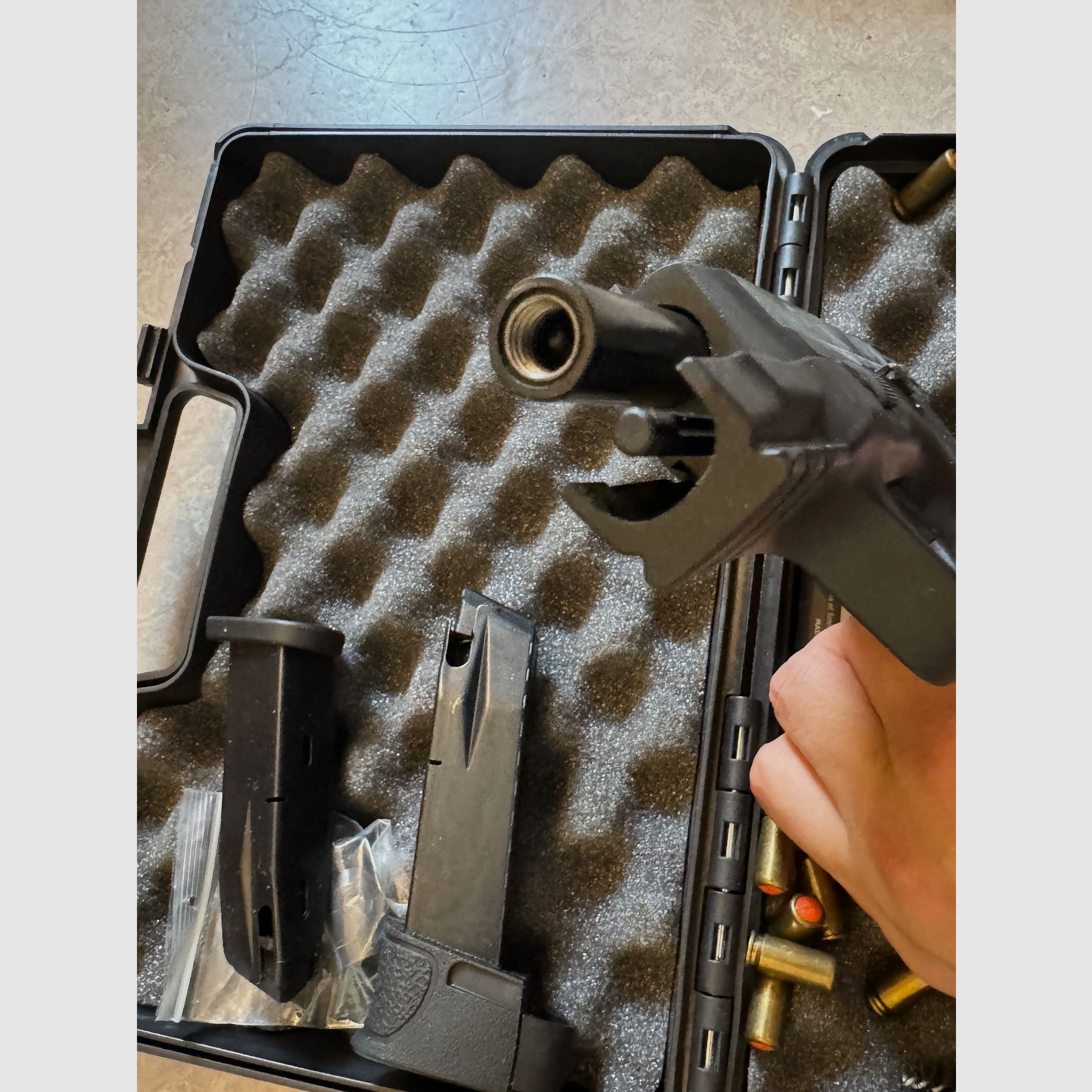 Smith & Wesson M&P 9C pistola a salve cal. 9mm P.A.K. inclusi 2 caricatori