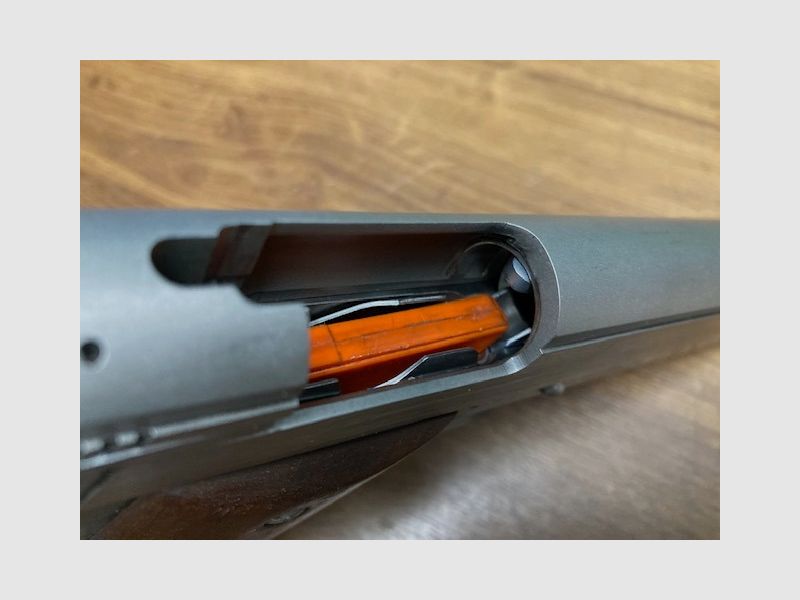 Seltene Pistole Coonan .357 Mag. und mit der Möglichkeit, Patronen im Kaliber .38 Spez. zu verschießen.