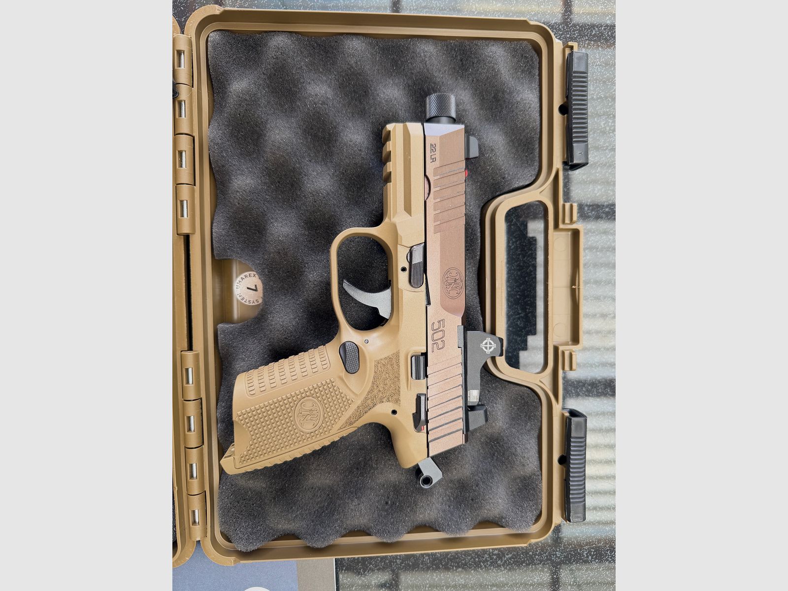 FN502T FDE | with red dot sight | like new