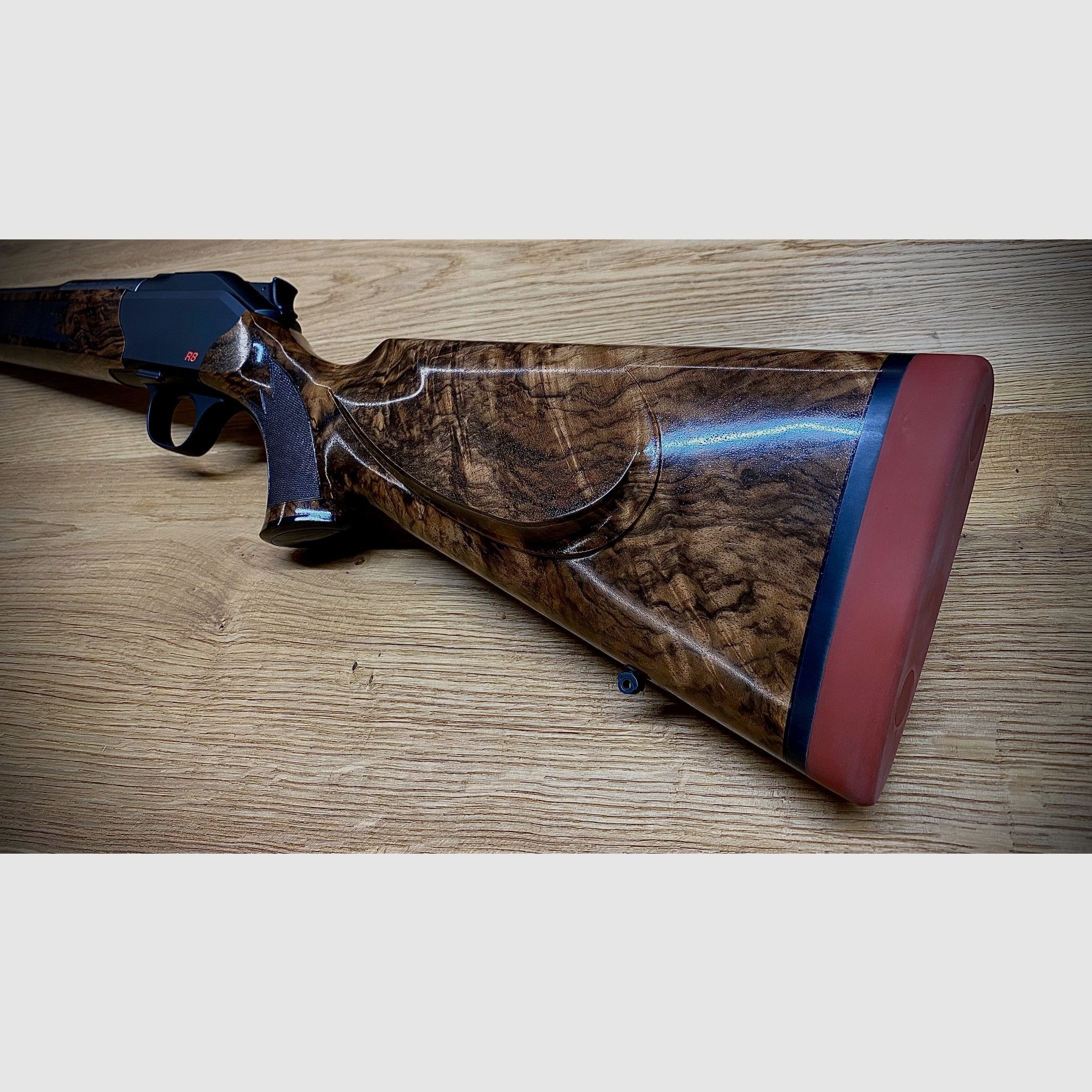 Blaser R8 mit Safari-Schaft / 52cm SW Lauf .308 / Holzklasse 7 / Rote Schaftkappe / Finanzierung möglich!