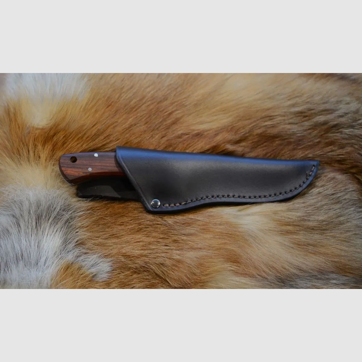 Cuchillo de caza Alljagd de damasco con empuñaduras de madera de roble