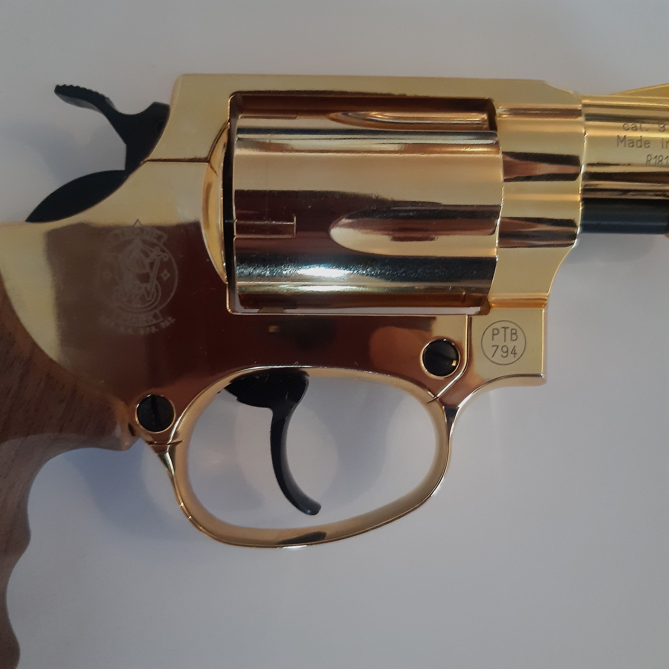 Verkaufe Schreckschussrevolver Smith & Wesson Chiefs-Spezial "Gold Ausführung"