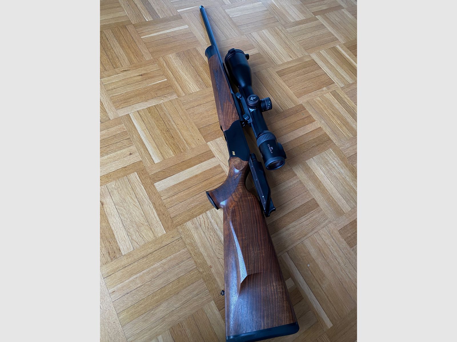 Blaser R8 Holz Standard mit Swarovski Z8i 2,3-18x56