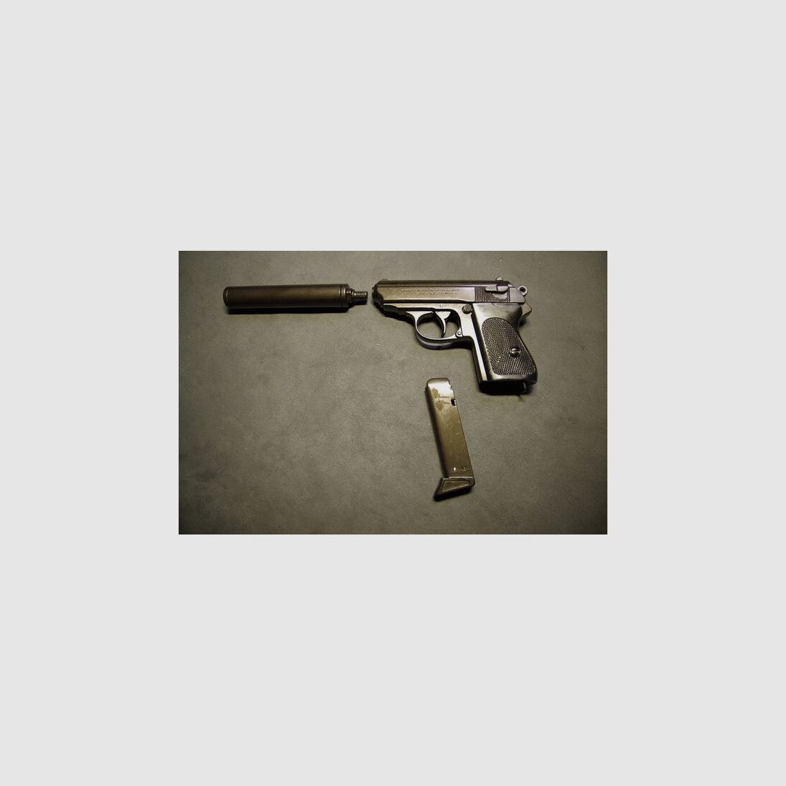 Deutsche Walther PPK mit Schalldämpfer 00 Geheimagent Replika Denix
