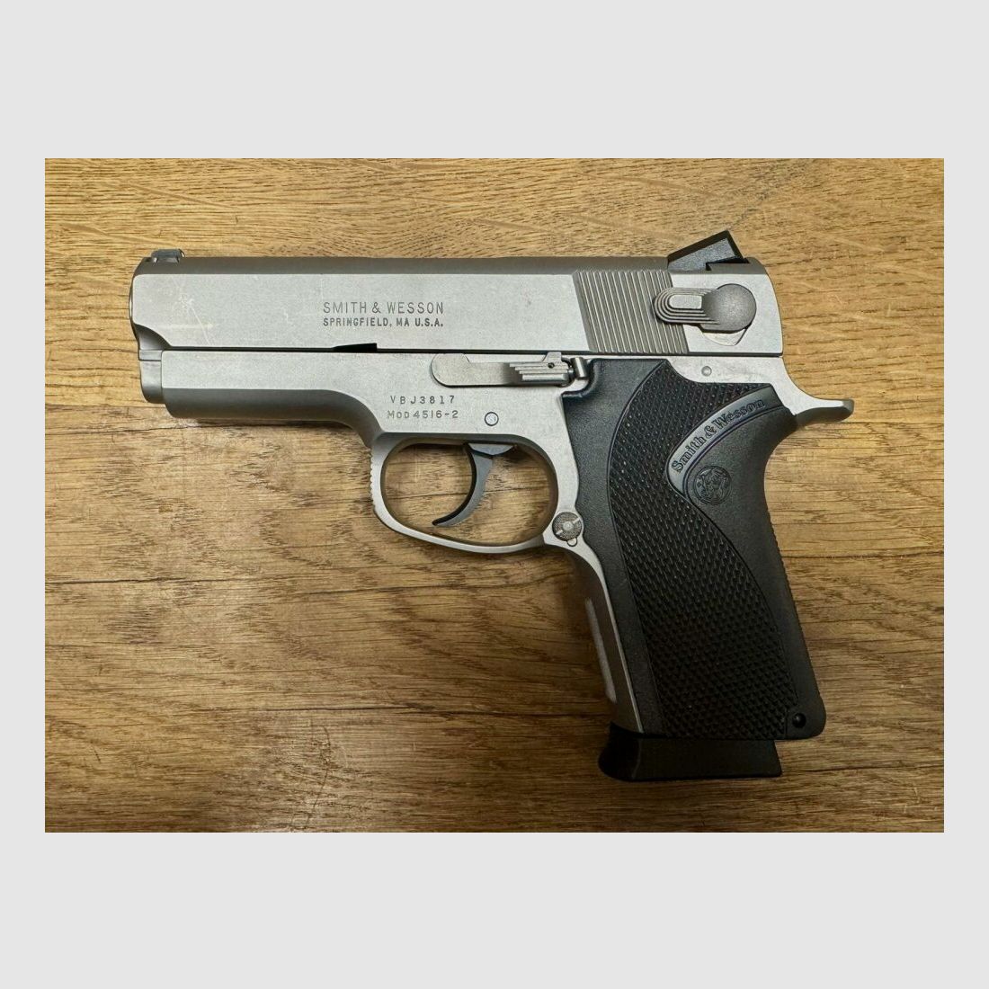 Smith & Wesson 4516-2, image 2 of 4