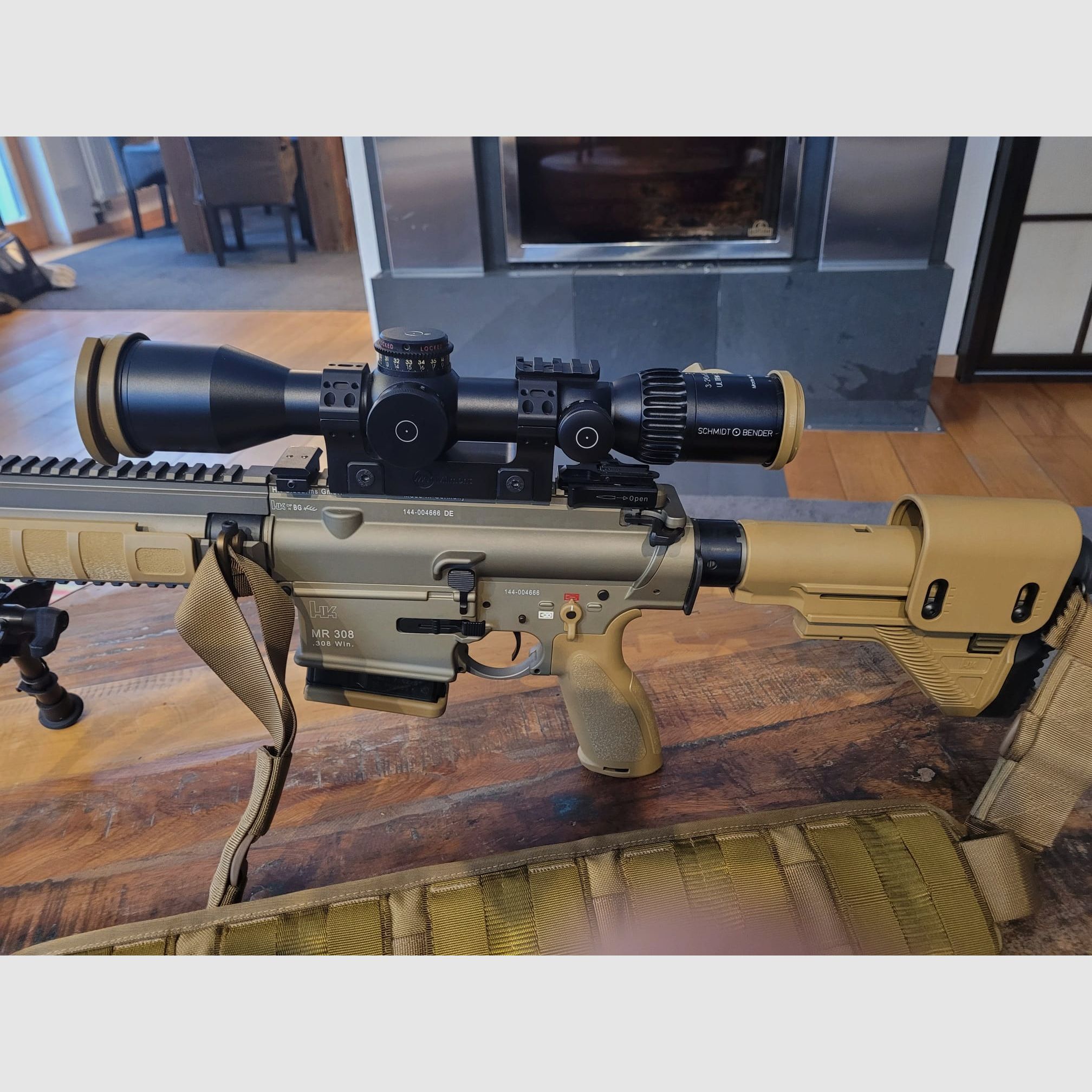 H&K zelfladende geweer Mod. MR308A3 (RAL8000) 20 met accessoires G28 10 schots magazijn en Schmidt & Bender 3-20x50 PMII Ultra Short & diverse accessoires