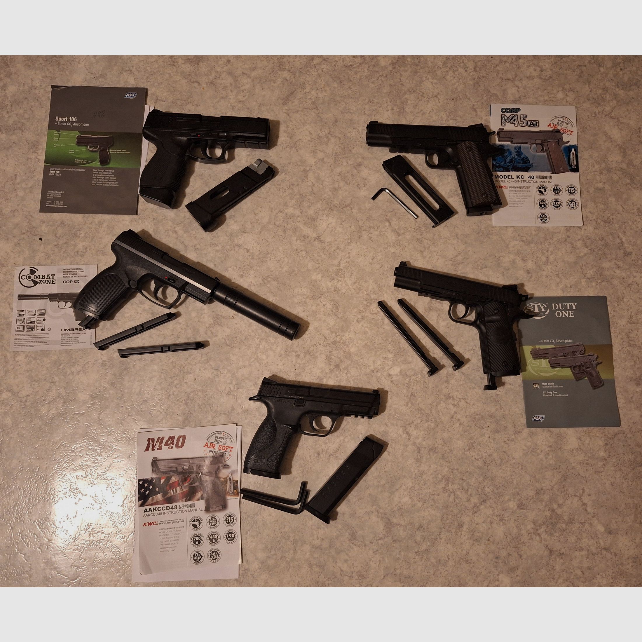 5x airsoft pistols NBB with case