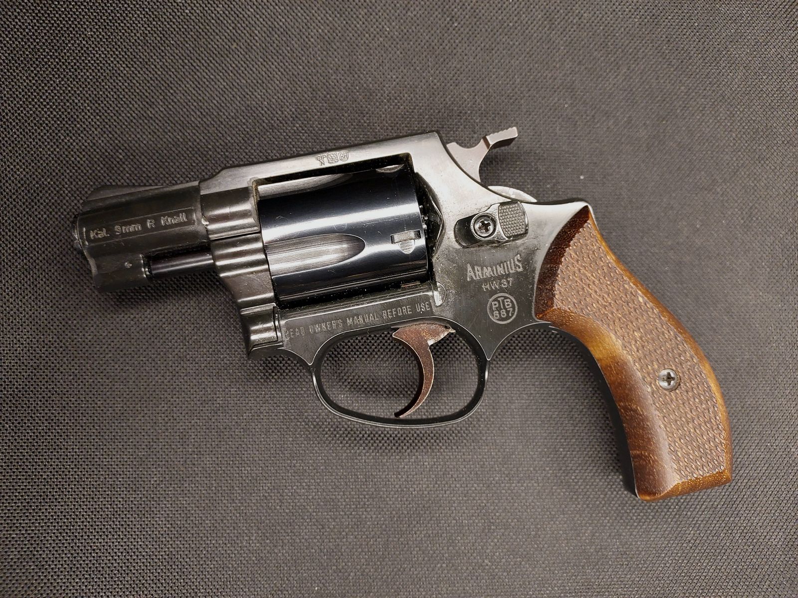 Weihrauch HW37 Kal. 9mm R.K. (PTB 887) OVP mit Holzgriffen und Lederholster - sehr gut erhalten (Arminius HW 37)