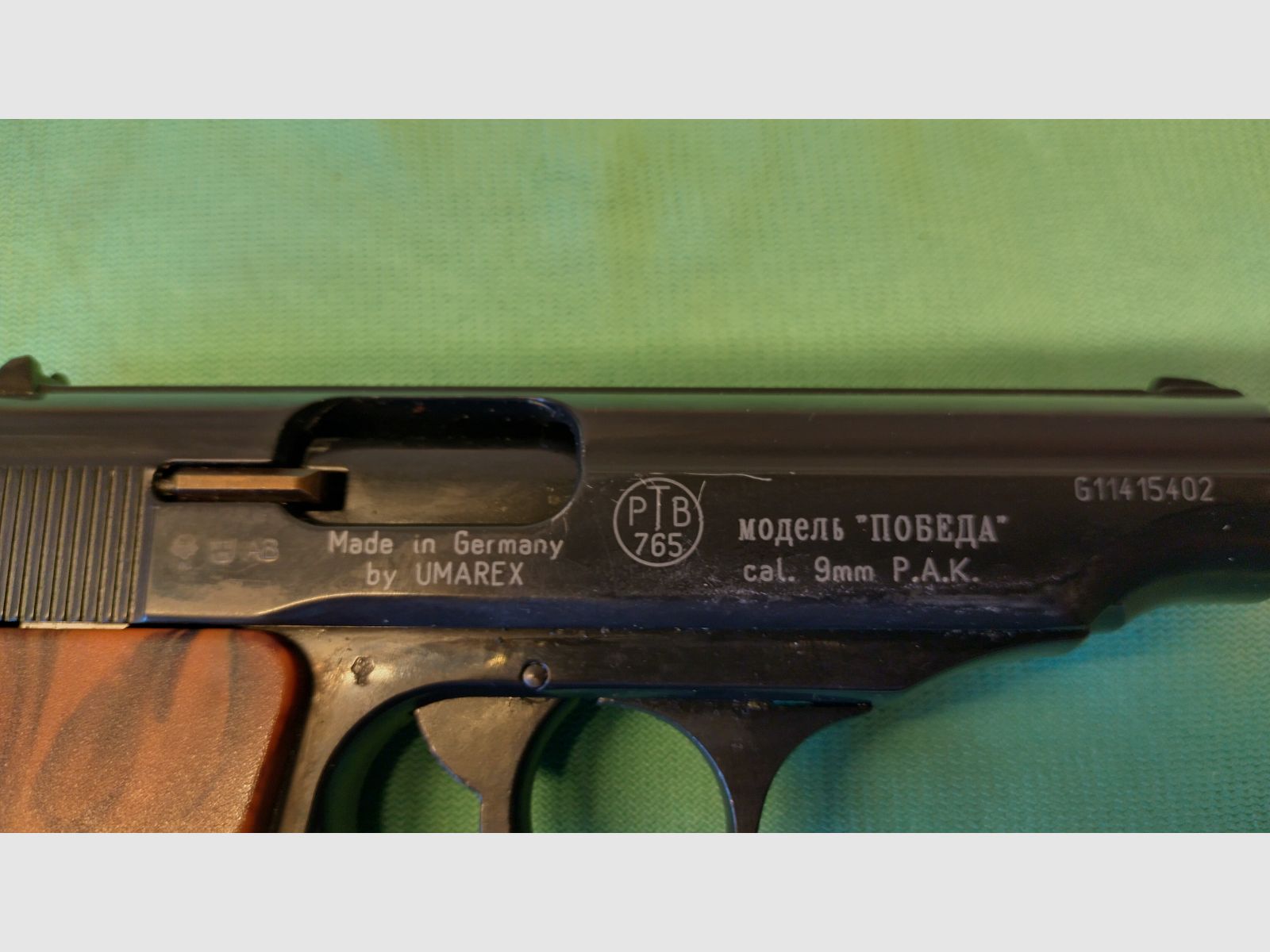 Makarov Sonderedition 50 Jahre Frieden Schreckschuss Pistole Kaliber 9 mm P.A.K. 