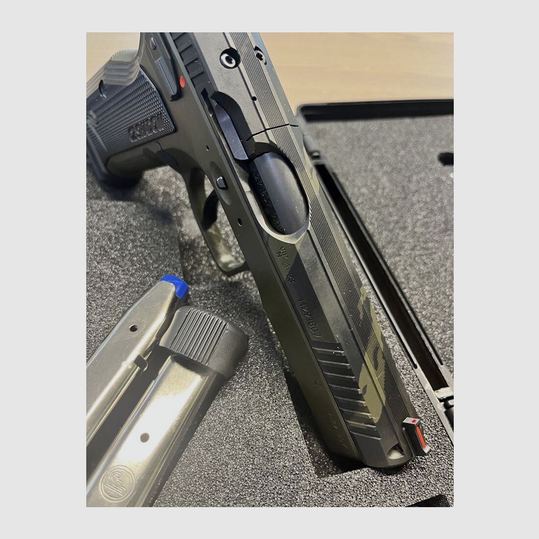 CZ Uhersky Brod Shadow 2 - SONDERMODEL - Camo / Olijf