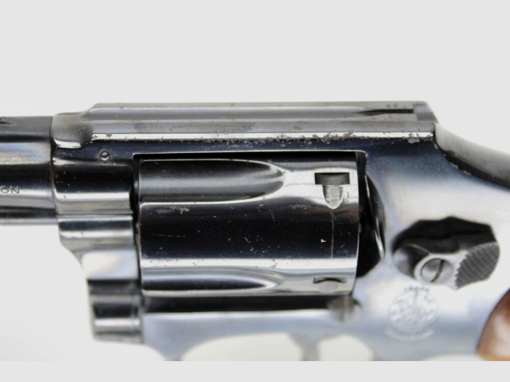 Rewolwer Smith & Wesson Mod 40 z ukrytym kurkiem, zabezpieczenie na dłoń .38Special