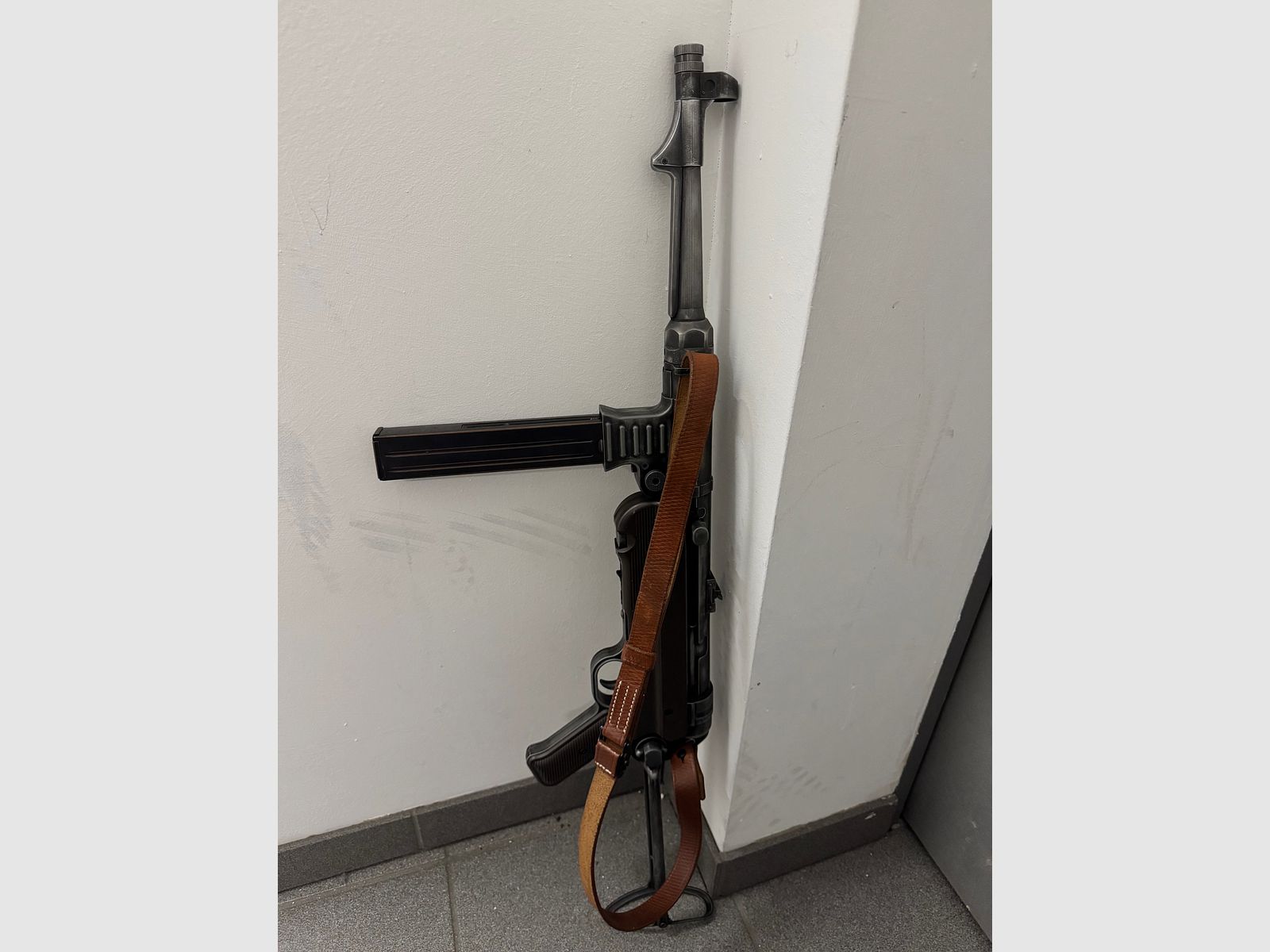 Legends MP40 CO2 Maschinenpistole Kal. 4,5mm BB German Legacy Edition