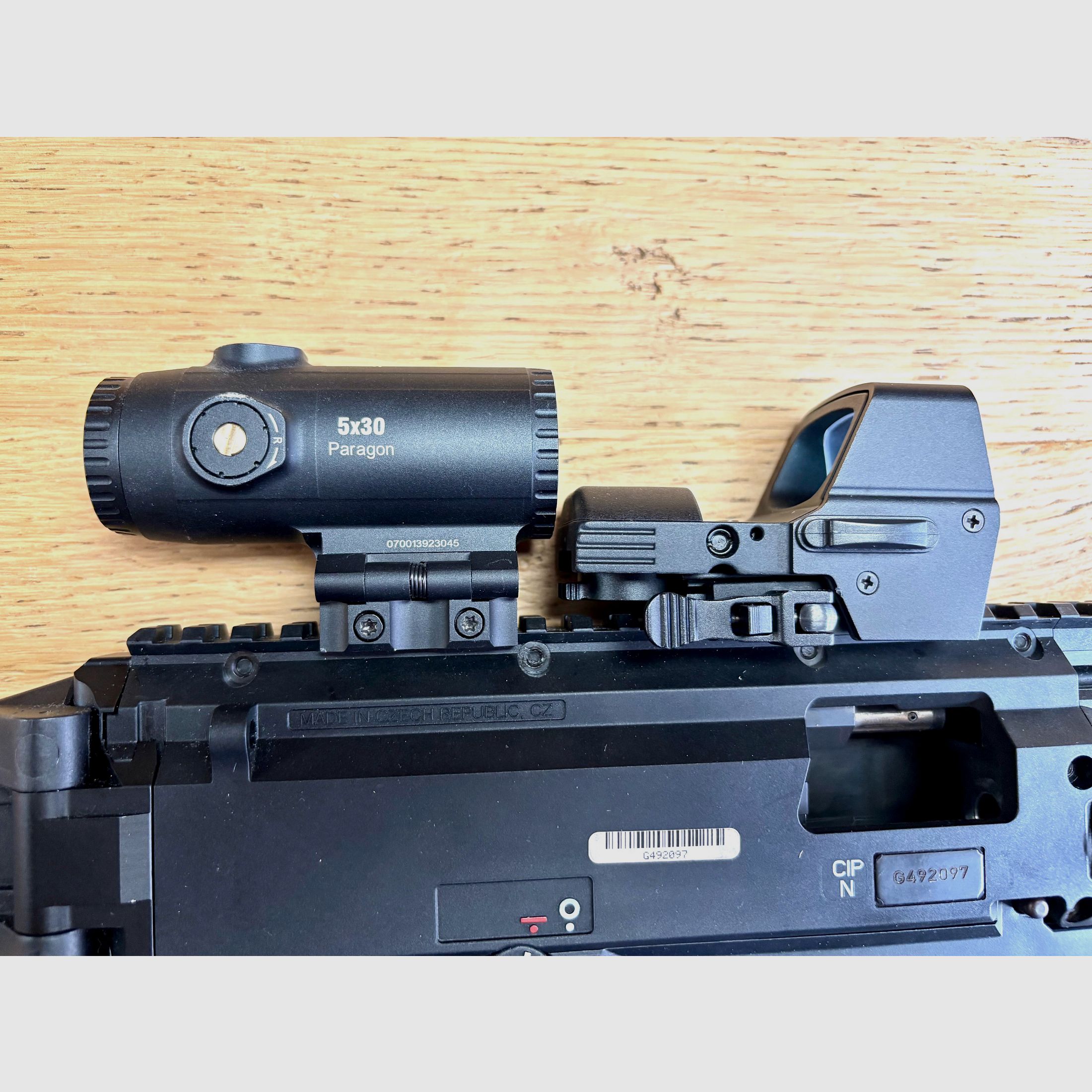 Selbstladebüchse CZ Scorpion Evo 3 S1 Carbine Sportabzug, Schubschaft klappbar,  Kompensator – Kaliber 9 mm Luger inkl. Red Dot u 5fach Magnifier