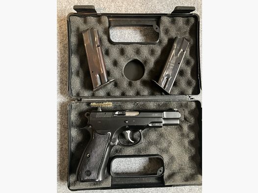 <CZ75B w 9mm>