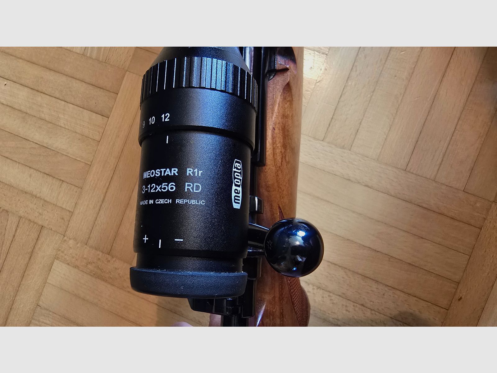 Repetierbüchse "Forest Favorit" mit Holzschaft .30-06 inkl. Optik Meostar R1r, neuwertig 