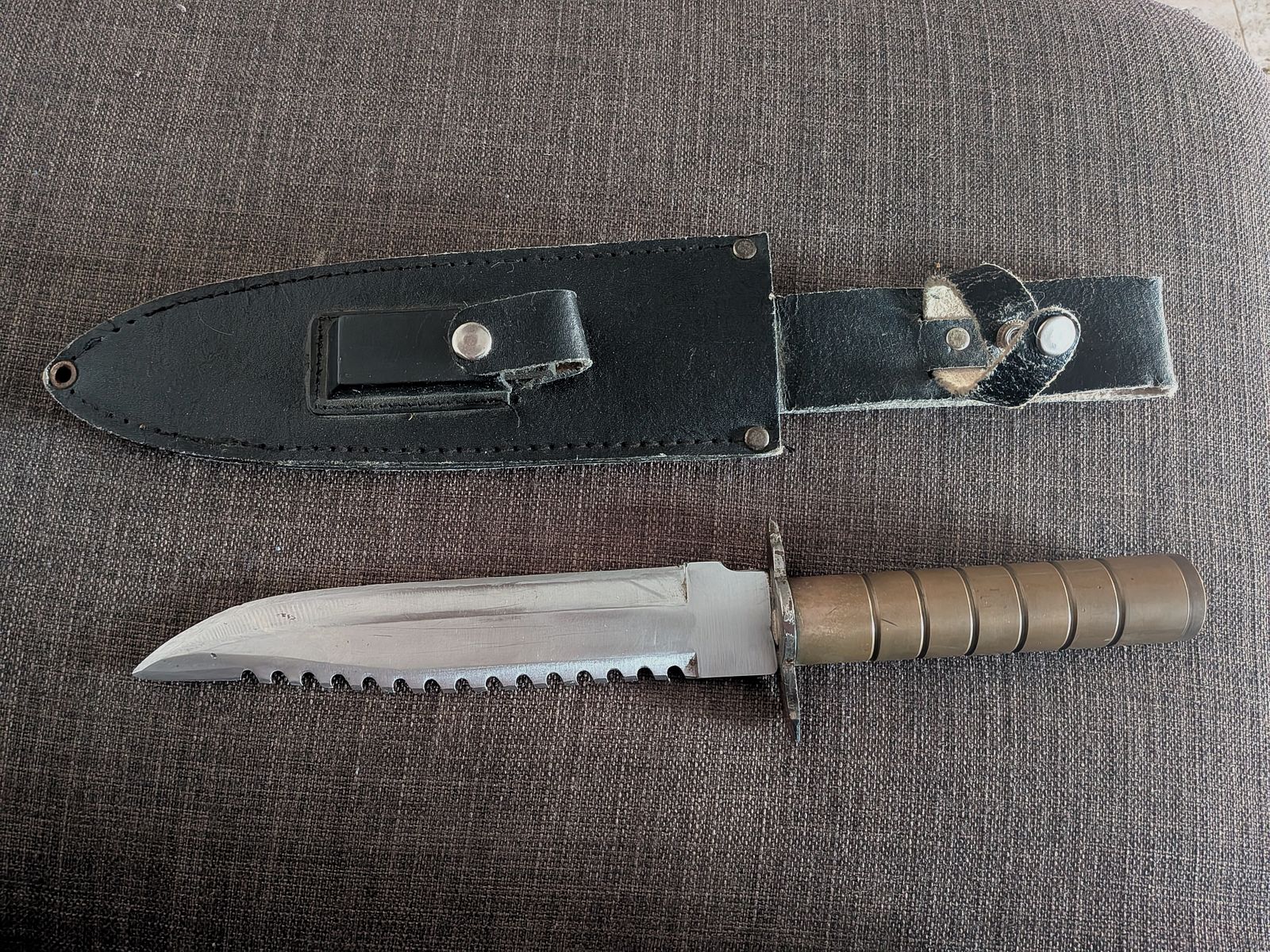 Set de couteaux couteaux de chasse, etc.