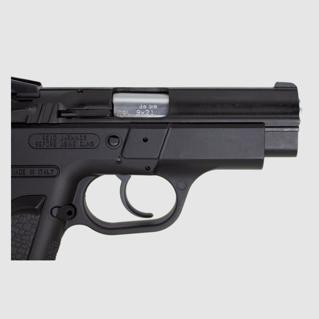 Semi-automatisch pistool – Verdediging & dragen, afbeelding 2 van 7