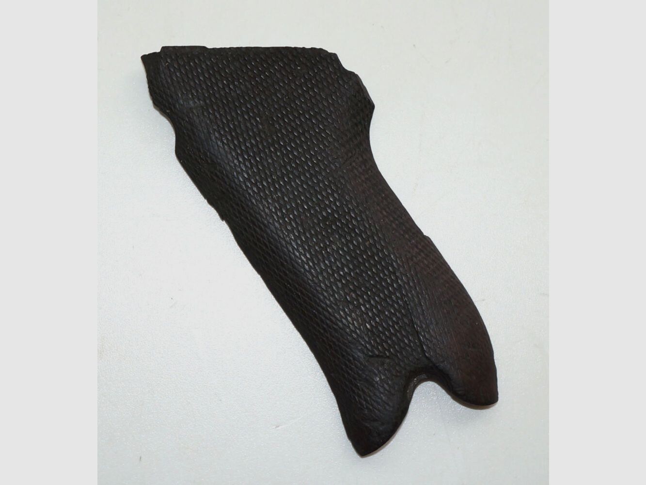 Fabbrica d'armi di Berna Lotto usato di impugnature per pistola d'ordinanza svizzera Parabellum 1900, 1906 cal. 7,65 mm Para P08