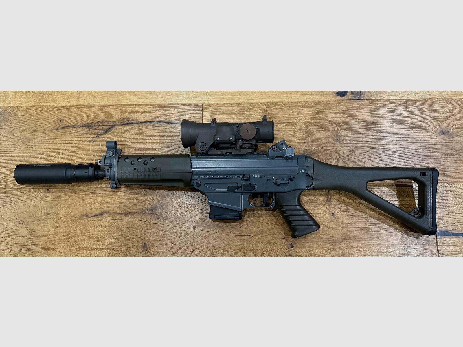 SIG SAUER AG Zwitserland SG 553 AL SPORT US, Grijs-Groen - Korte Loop