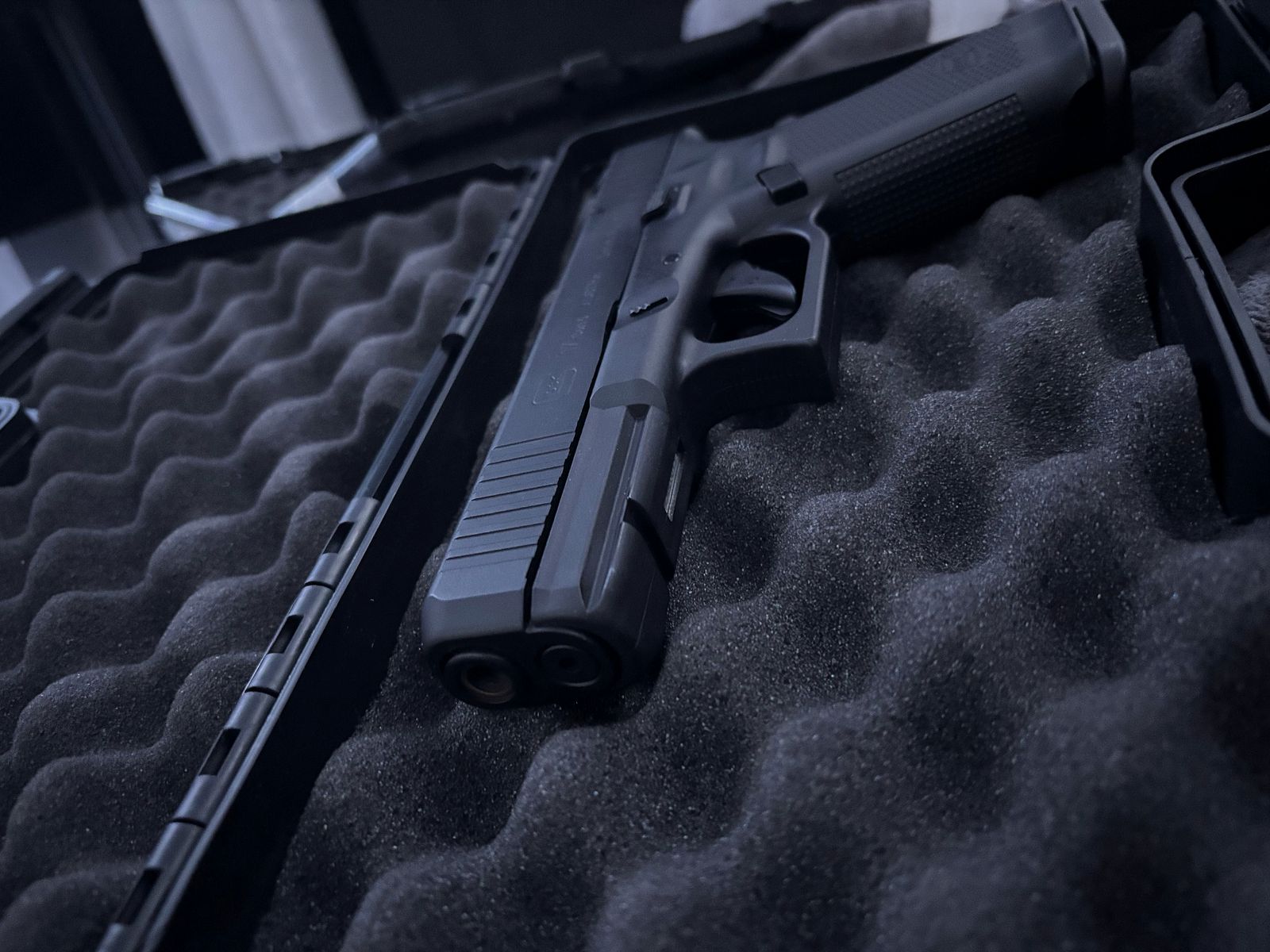 Glock 17 blank gun like new!!