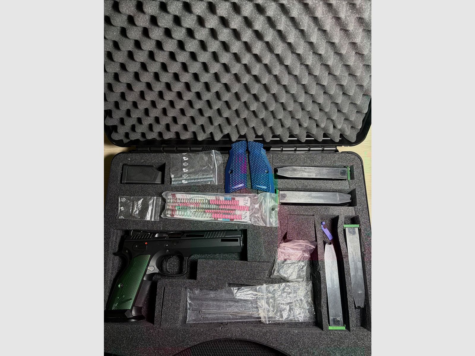 CZ 75 Tactical Sports II — Racing Green — Very good condition — 4 magazines + bag & spring set