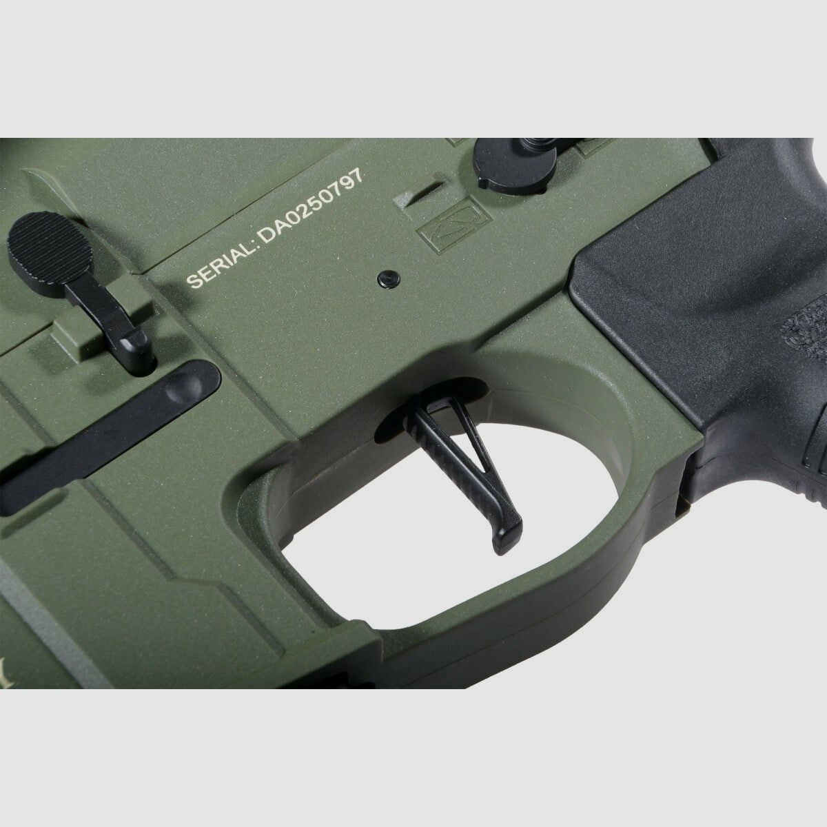 M4 AR15 M-LOK SilentOps 8 Zoll CHARLIE Oliv S-AEG Airsoft Gewehr Frei ab 18 Jahren | Delta Armory