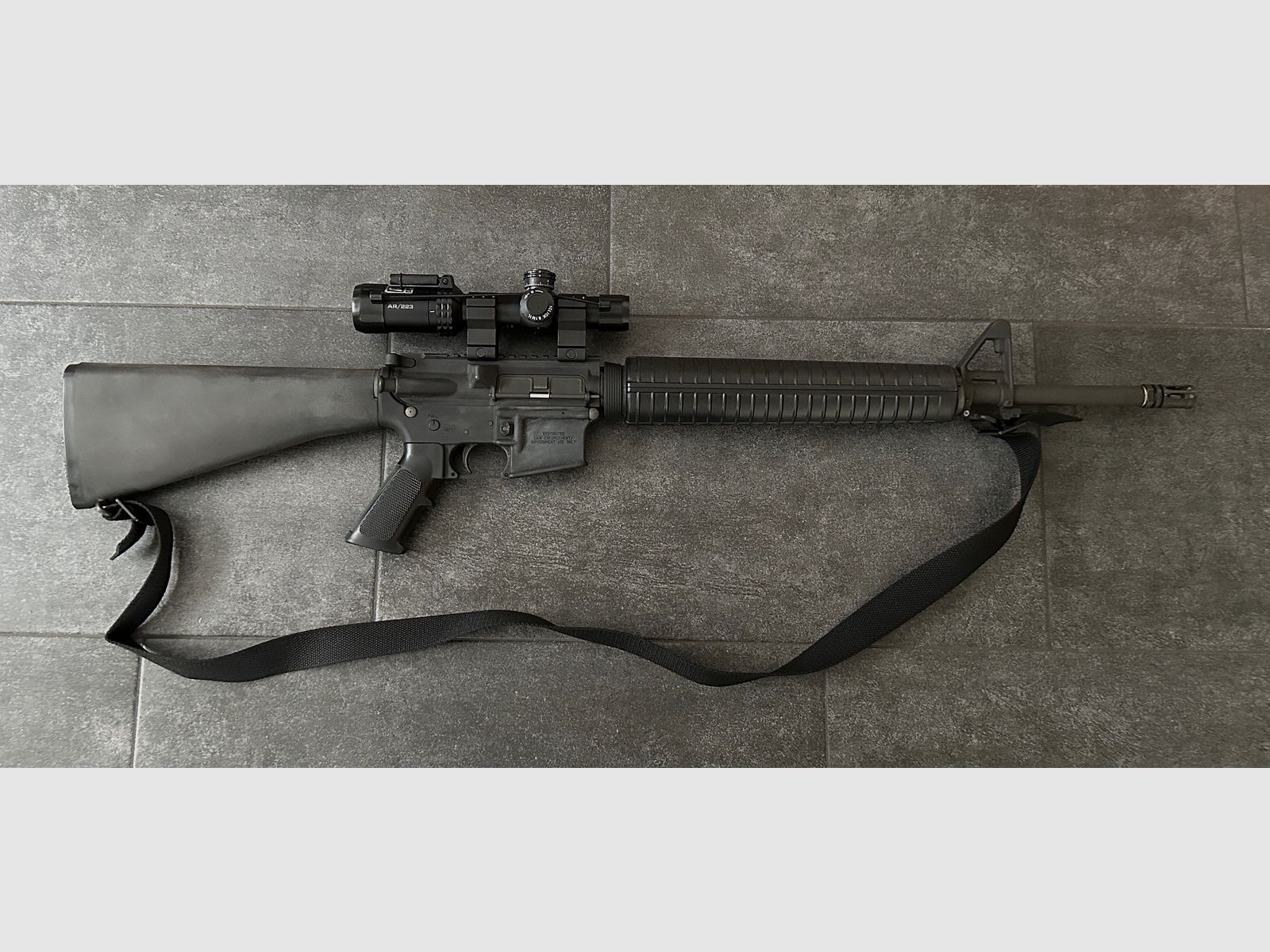 AR15 Bushmaster Cal. 223-5.56mm plus Optik Bushnell AR/223