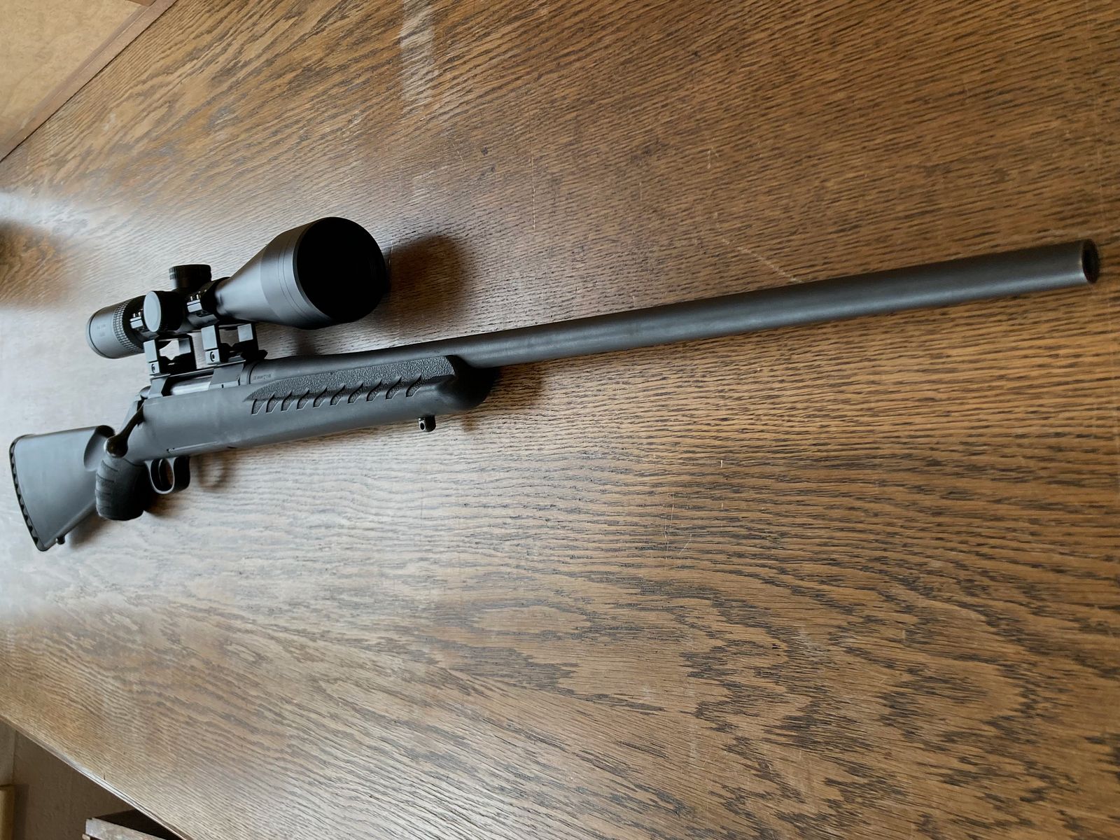 Ruger American Rifle in 30-06 Mit Geco Gold 2,5-15X56 mit Leuchtpunkt.