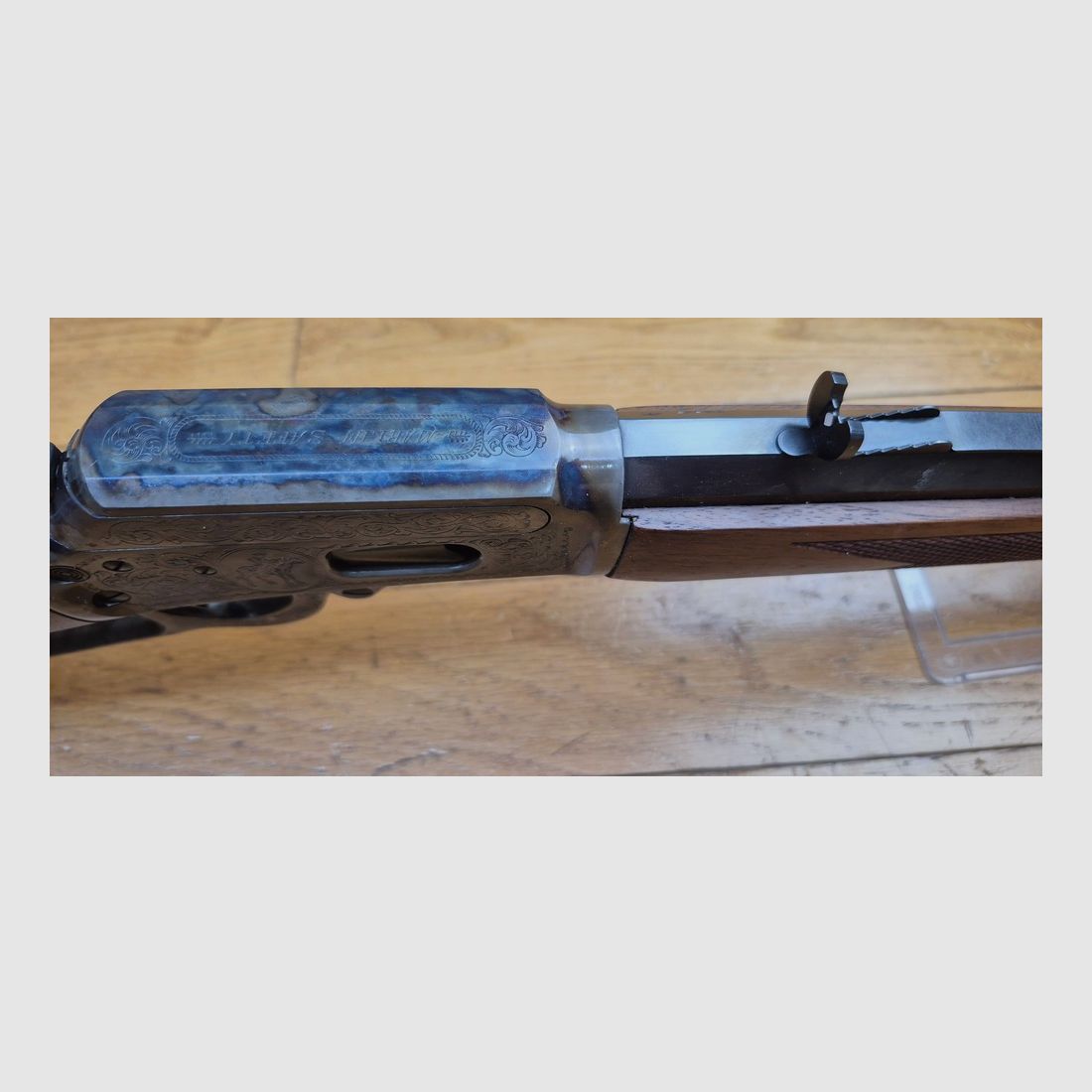 Außergewöhnliche Unterhebelrepetierbüchse Marlin Modell 1894 S – Seltene Gedenkserie „1894 CENTURY LIMITED“ – Exemplar 2.152 von nur 2.500 produzierten – Waffe von 1994 – Stempel ‚JM‘ für Marlin von Marlin – Kal. .44-40WCF – 9+1 Schuss – Nussbaumholz von höchster Qualität – Traumhafte Mechanik – Lauf von 62 cm mit Micro-Grooves – Originalbox in TBE und Dokumente – Außergewöhnliches Stück in neuwertigem Zustand – TBE+++, Bild 20 von 40